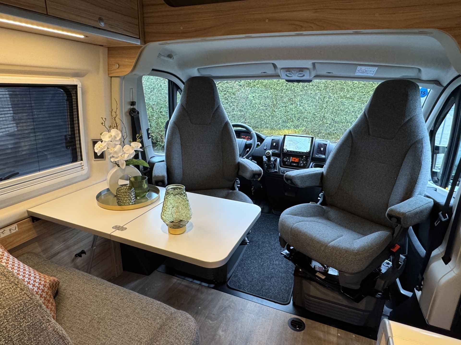 Hymer Yellowstone 640 hefdak 160 pk *4 PERSOONS* Euro6 Fiat Ducato **Lengtebedden/Hefdak met 2 slaapplaatsen/4 zitplaatsen/Soft-Close/ - 32/83