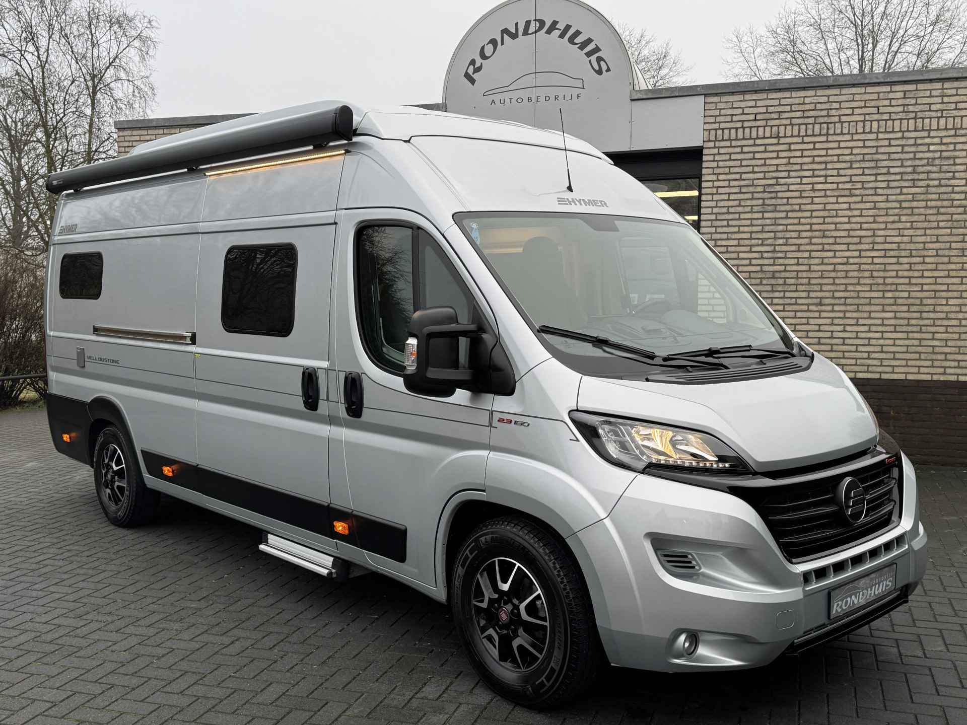 Hymer Yellowstone 640 hefdak 160 pk *4 PERSOONS* Euro6 Fiat Ducato **Lengtebedden/Hefdak met 2 slaapplaatsen/4 zitplaatsen/Soft-Close/ - 80/83