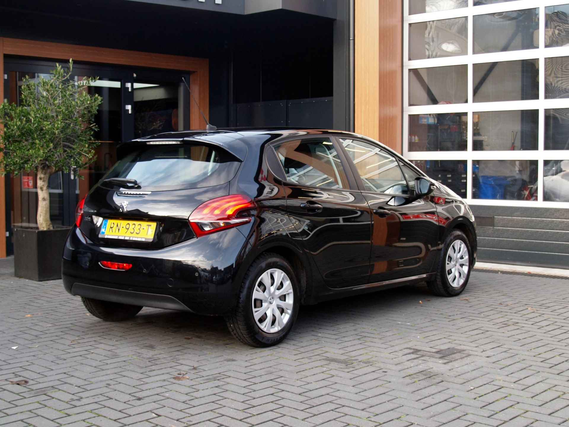 Peugeot 208 1.2 PureTech Blue Lion Apple Carplay | Cruise Control | DAB | Airco | Navigatie - 5/26