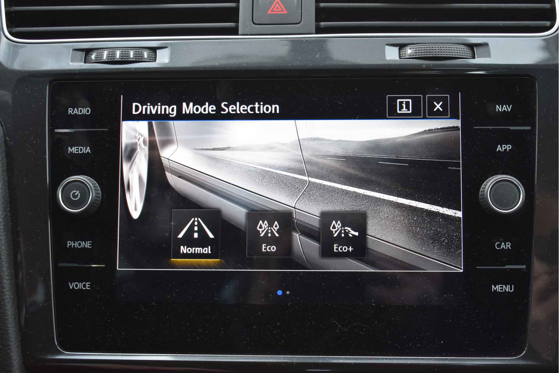 Volkswagen e-Golf E-DITION | NL-Auto | Camera | Nav | Adapt.CC | Climate Contr | Full LED | LM-Velgen - 23/63