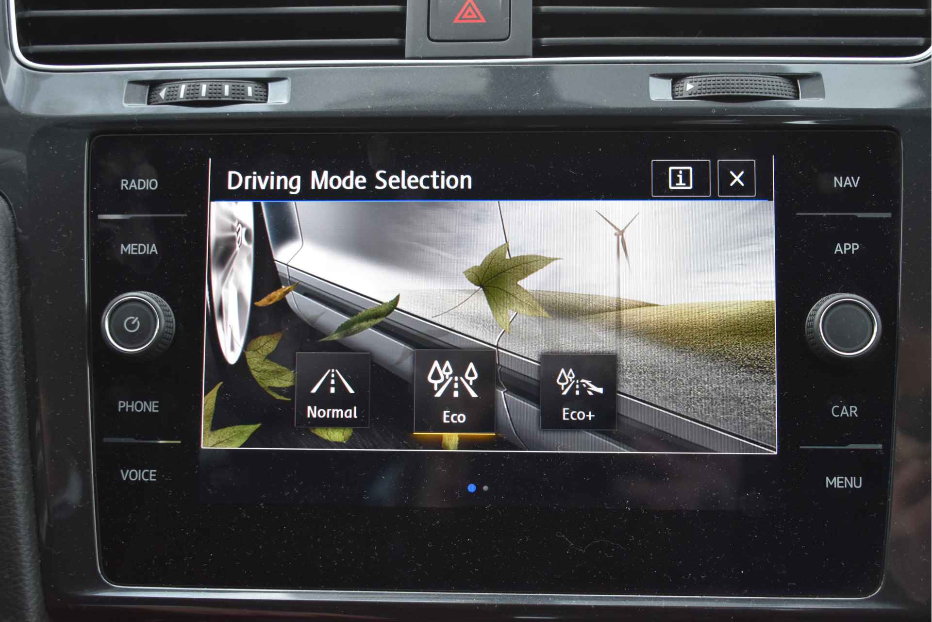 Volkswagen e-Golf E-DITION | NL-Auto | Camera | Nav | Adapt.CC | Climate Contr | Full LED | LM-Velgen - 58/63