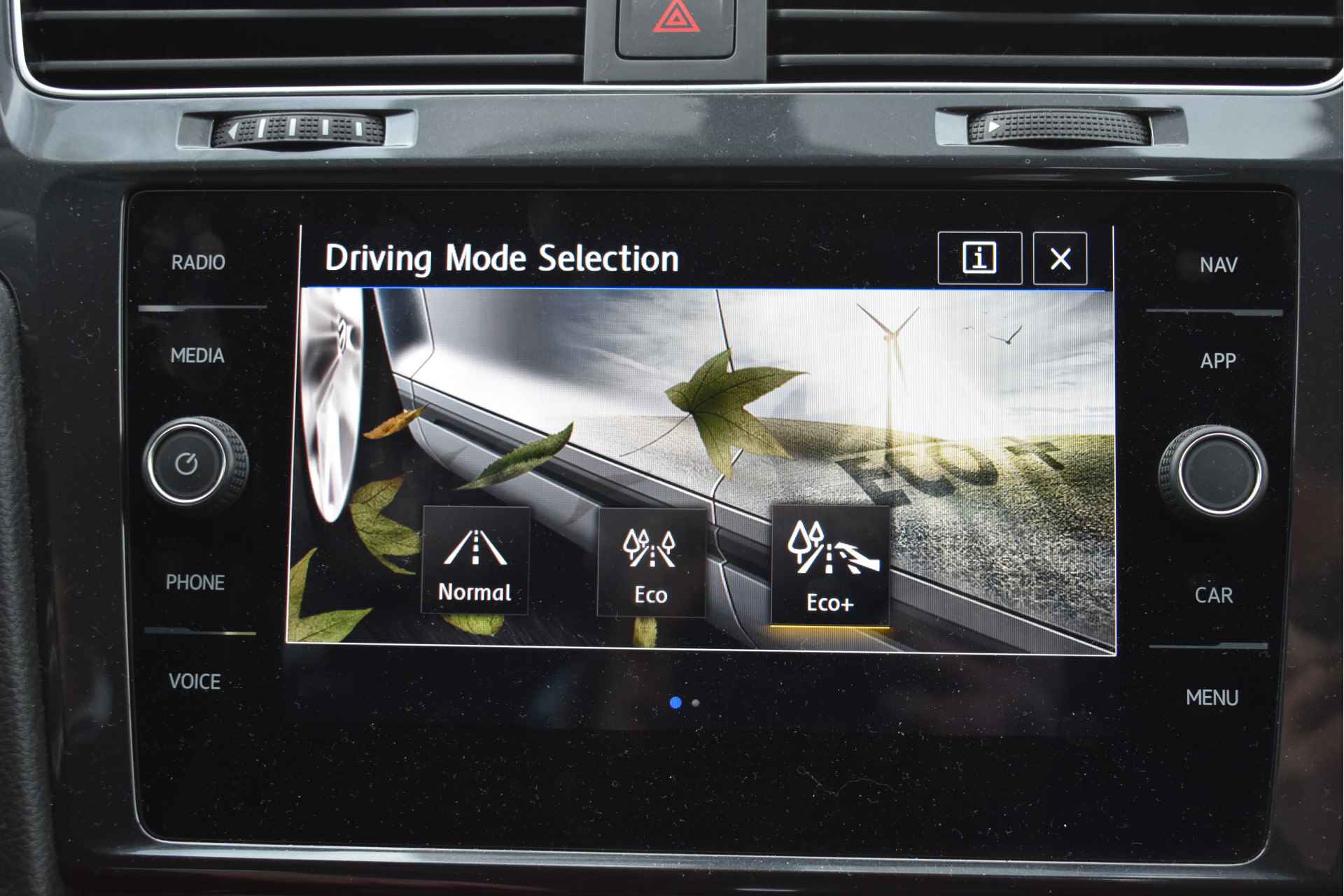 Volkswagen e-Golf E-DITION | NL-Auto | Camera | Nav | Adapt.CC | Climate Contr | Full LED | LM-Velgen - 59/63