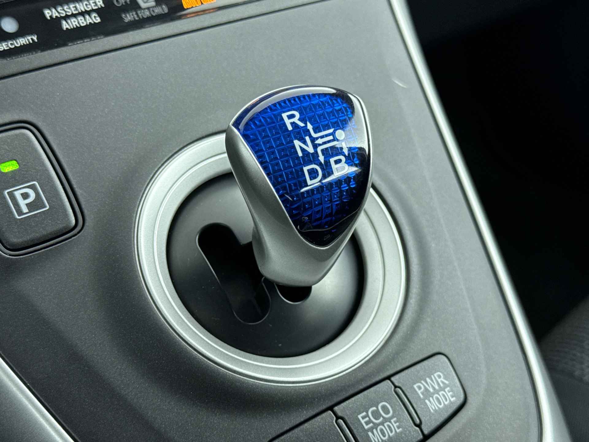 Toyota Auris 1.8 Full Hybrid Limited | Elektrisch inklapbare spiegels | Lichtmetalen velgen | Cruise Control | Climate Control | - 9/33