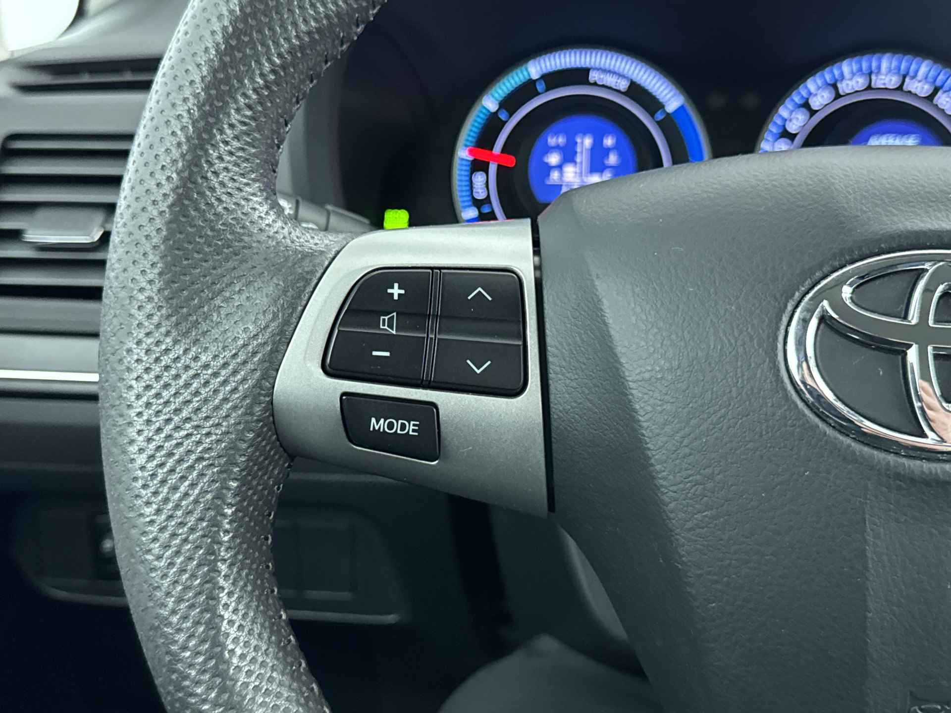 Toyota Auris 1.8 Full Hybrid Limited | Elektrisch inklapbare spiegels | Lichtmetalen velgen | Cruise Control | Climate Control | - 16/33