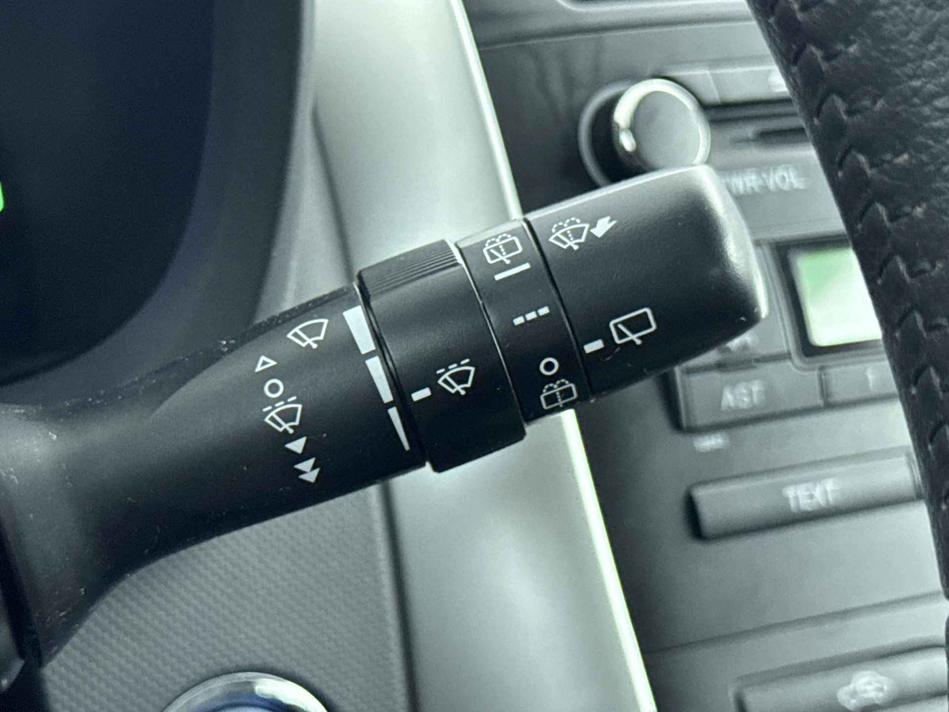 Toyota Auris 1.8 Full Hybrid Limited | Elektrisch inklapbare spiegels | Lichtmetalen velgen | Cruise Control | Climate Control | - 18/33