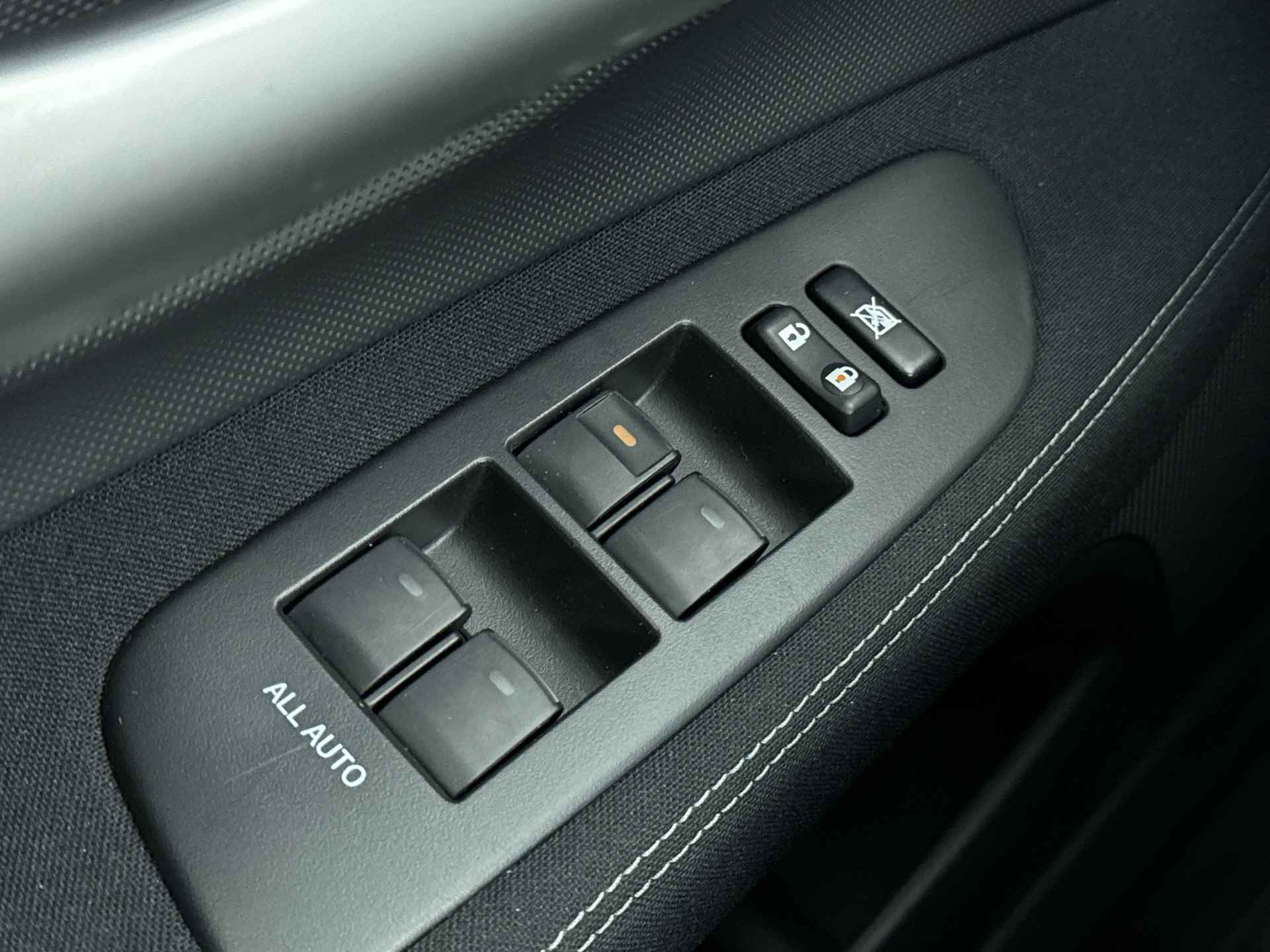 Toyota Auris 1.8 Full Hybrid Limited | Elektrisch inklapbare spiegels | Lichtmetalen velgen | Cruise Control | Climate Control | - 25/33