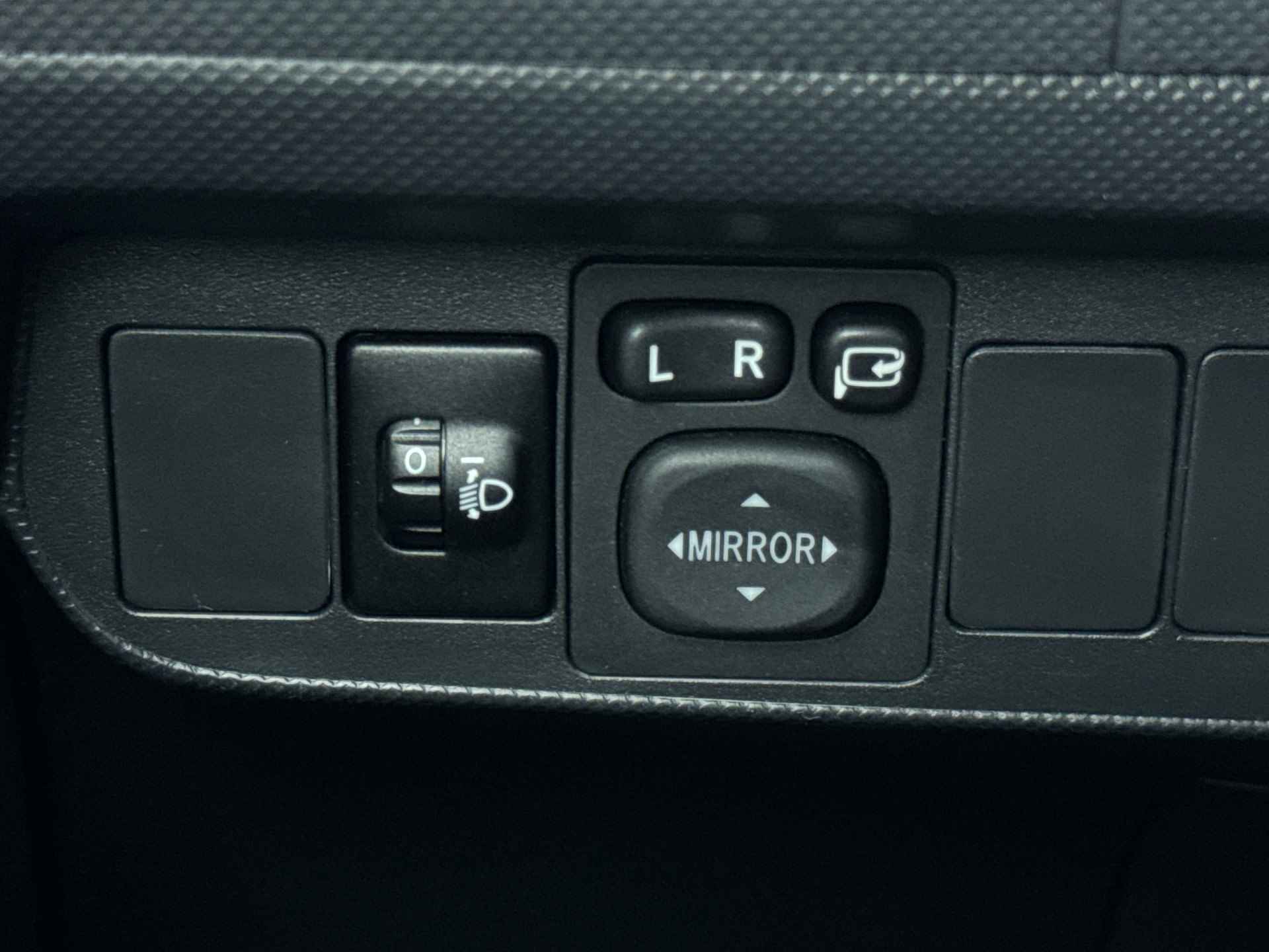 Toyota Auris 1.8 Full Hybrid Limited | Elektrisch inklapbare spiegels | Lichtmetalen velgen | Cruise Control | Climate Control | - 26/33