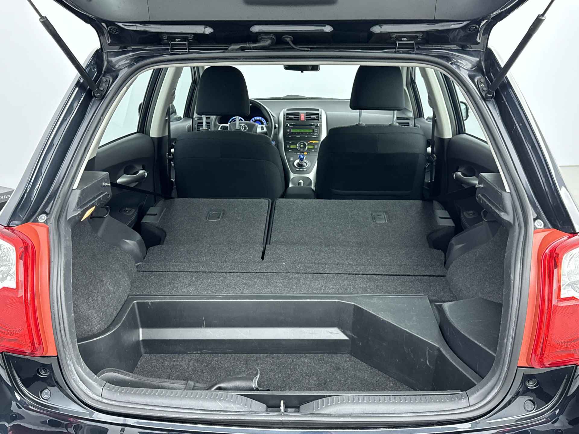 Toyota Auris 1.8 Full Hybrid Limited | Elektrisch inklapbare spiegels | Lichtmetalen velgen | Cruise Control | Climate Control | - 30/33