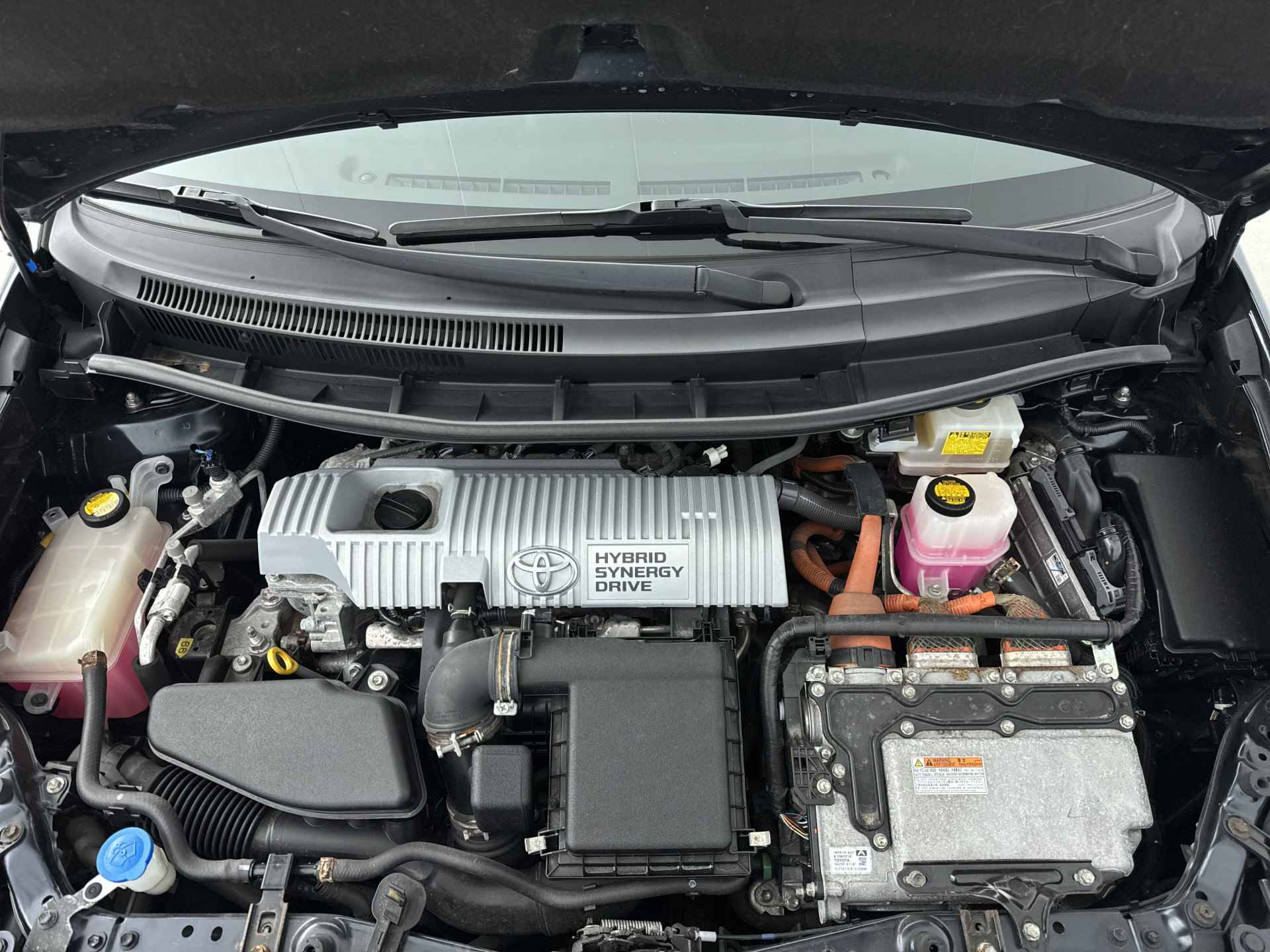 Toyota Auris 1.8 Full Hybrid Limited | Elektrisch inklapbare spiegels | Lichtmetalen velgen | Cruise Control | Climate Control | - 32/33