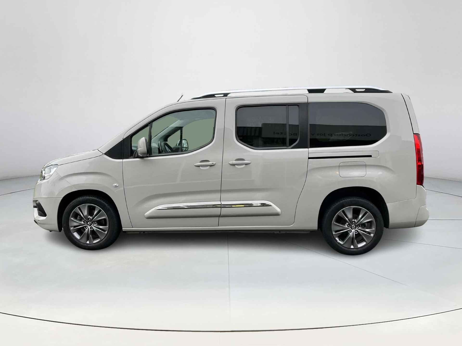 Toyota PROACE CITY Verso 1.2 Turbo Dynamic Long 7p. | Automaat | 7-zitplaatsen | Carplay | Trekhaak | Licht metalen velgen | - 3/26