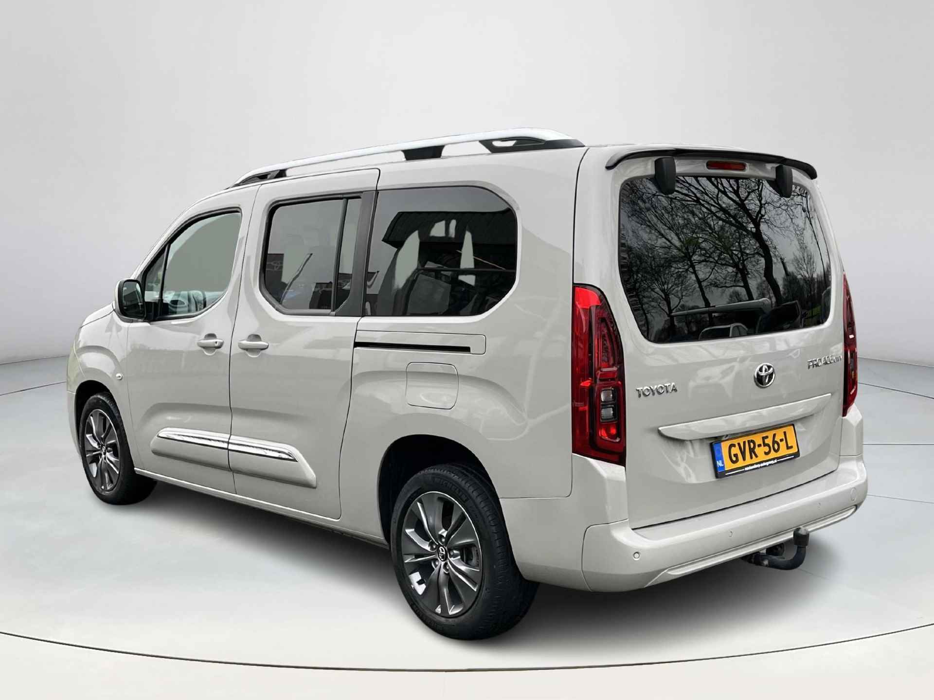 Toyota PROACE CITY Verso 1.2 Turbo Dynamic Long 7p. | Automaat | 7-zitplaatsen | Carplay | Trekhaak | Licht metalen velgen | - 4/26