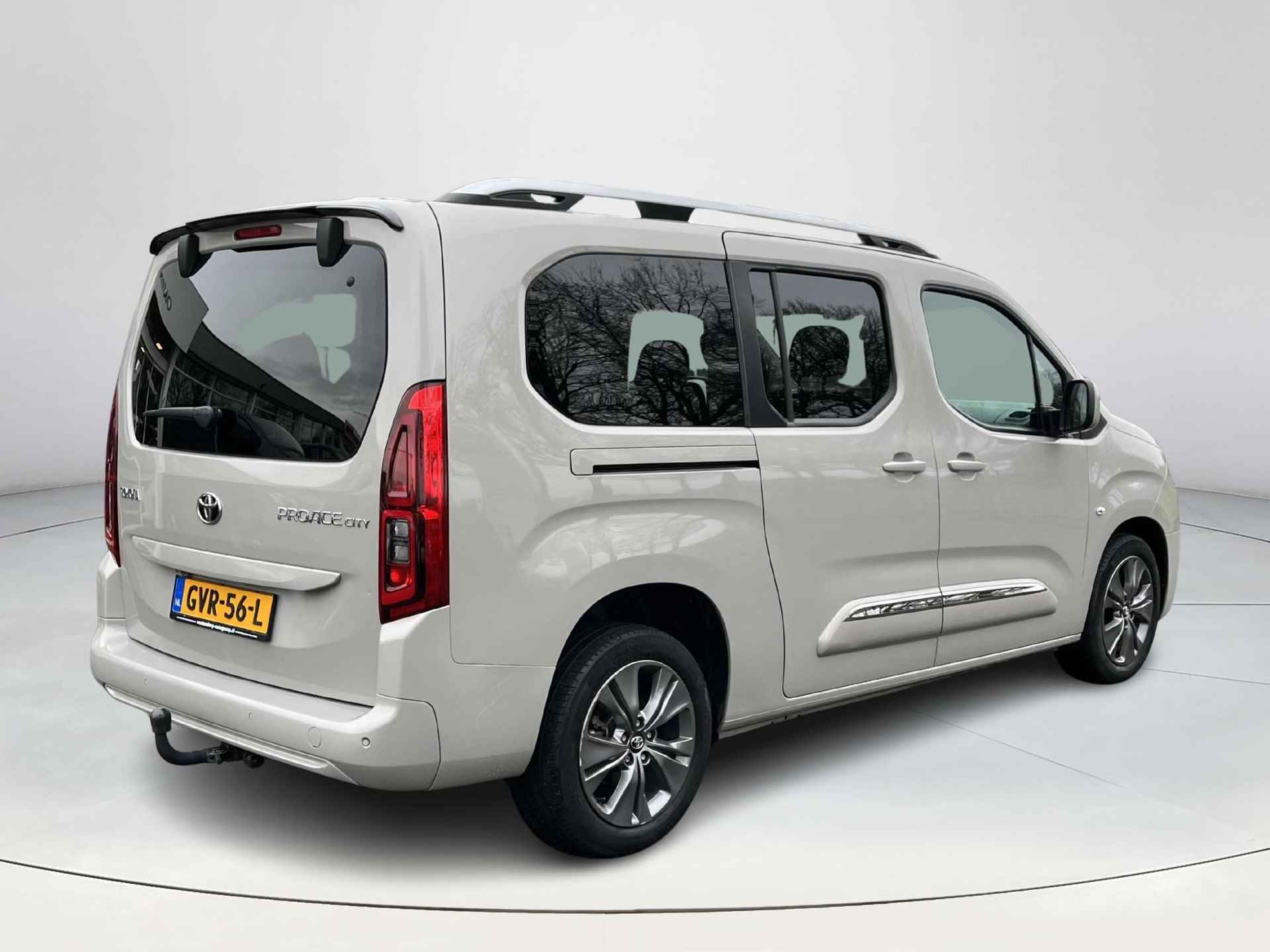 Toyota PROACE CITY Verso 1.2 Turbo Dynamic Long 7p. | Automaat | 7-zitplaatsen | Carplay | Trekhaak | Licht metalen velgen | - 6/26