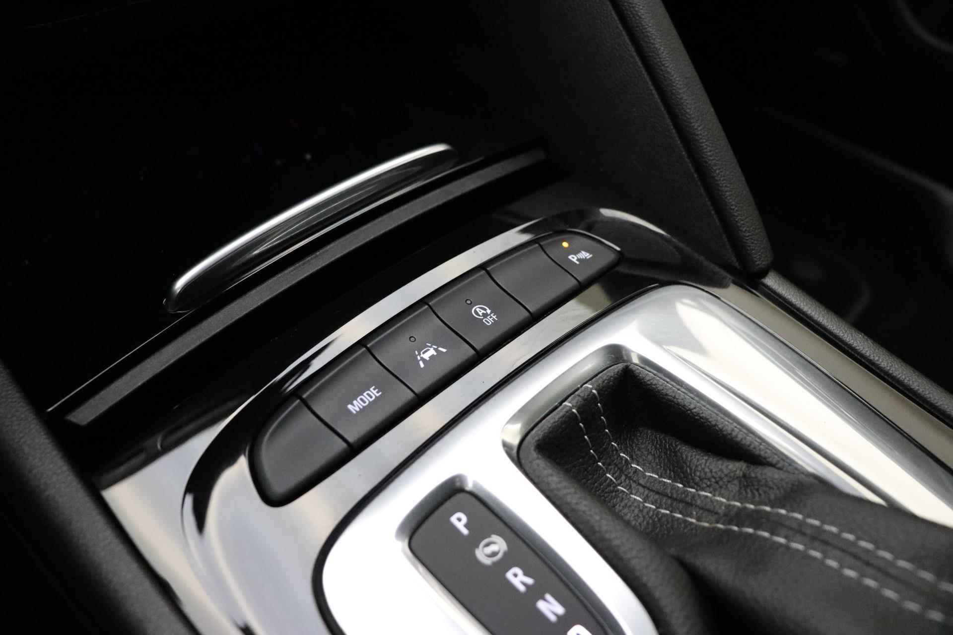 Opel Insignia Grand Sport 2.0 Turbo Ultimate Automaat | Navigatie | Leder | Camera | Stoelverwarming | Keyless | Climate control | Getint glas - 24/38