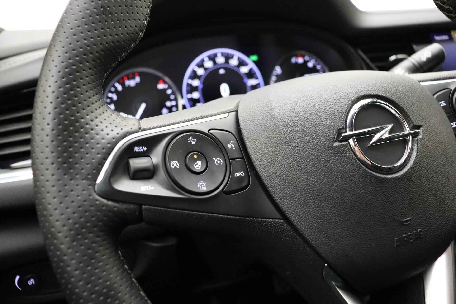 Opel Insignia Grand Sport 2.0 Turbo Ultimate Automaat | Navigatie | Leder | Camera | Stoelverwarming | Keyless | Climate control | Getint glas - 33/38
