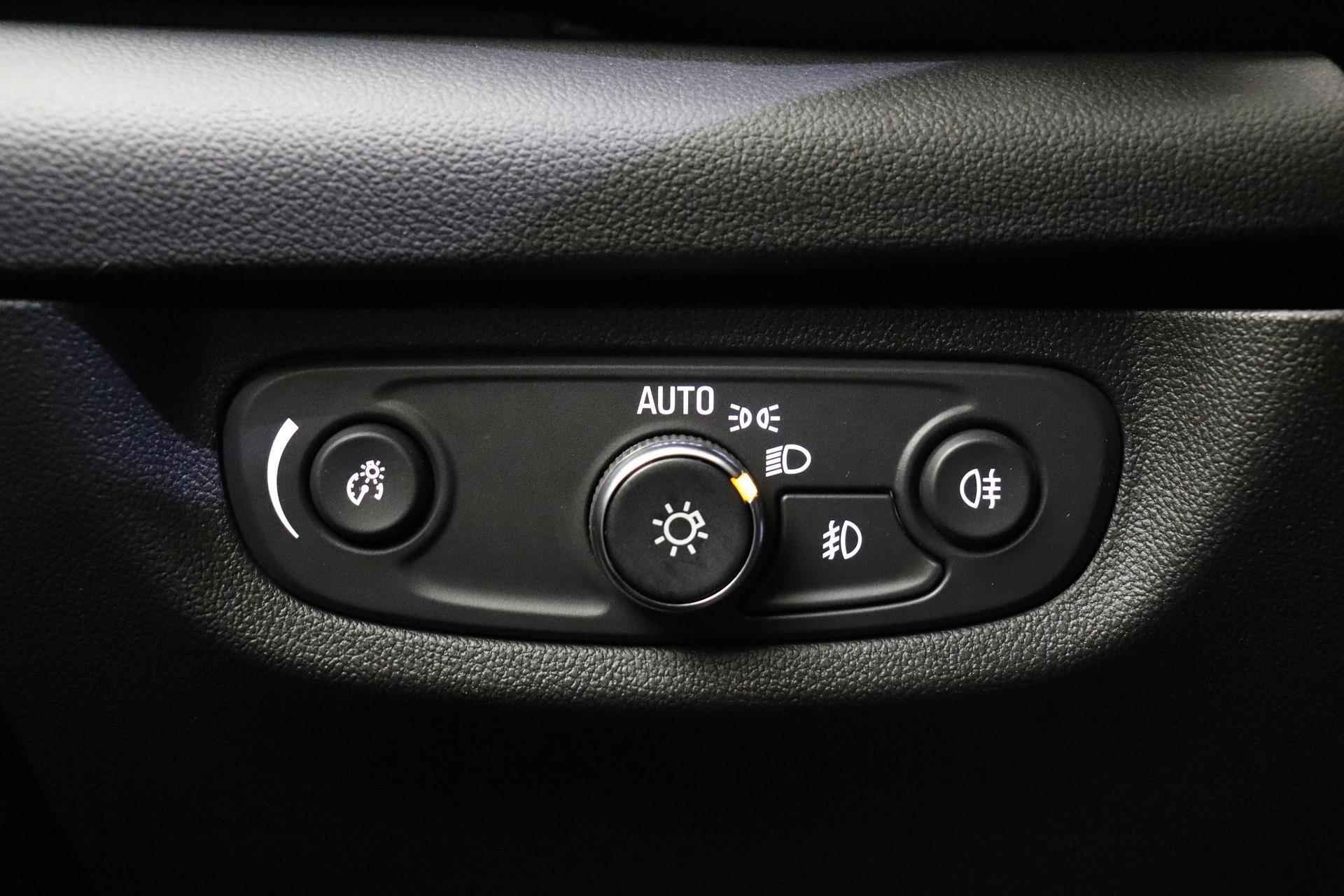 Opel Insignia Grand Sport 2.0 Turbo Ultimate Automaat | Navigatie | Leder | Camera | Stoelverwarming | Keyless | Climate control | Getint glas - 35/38