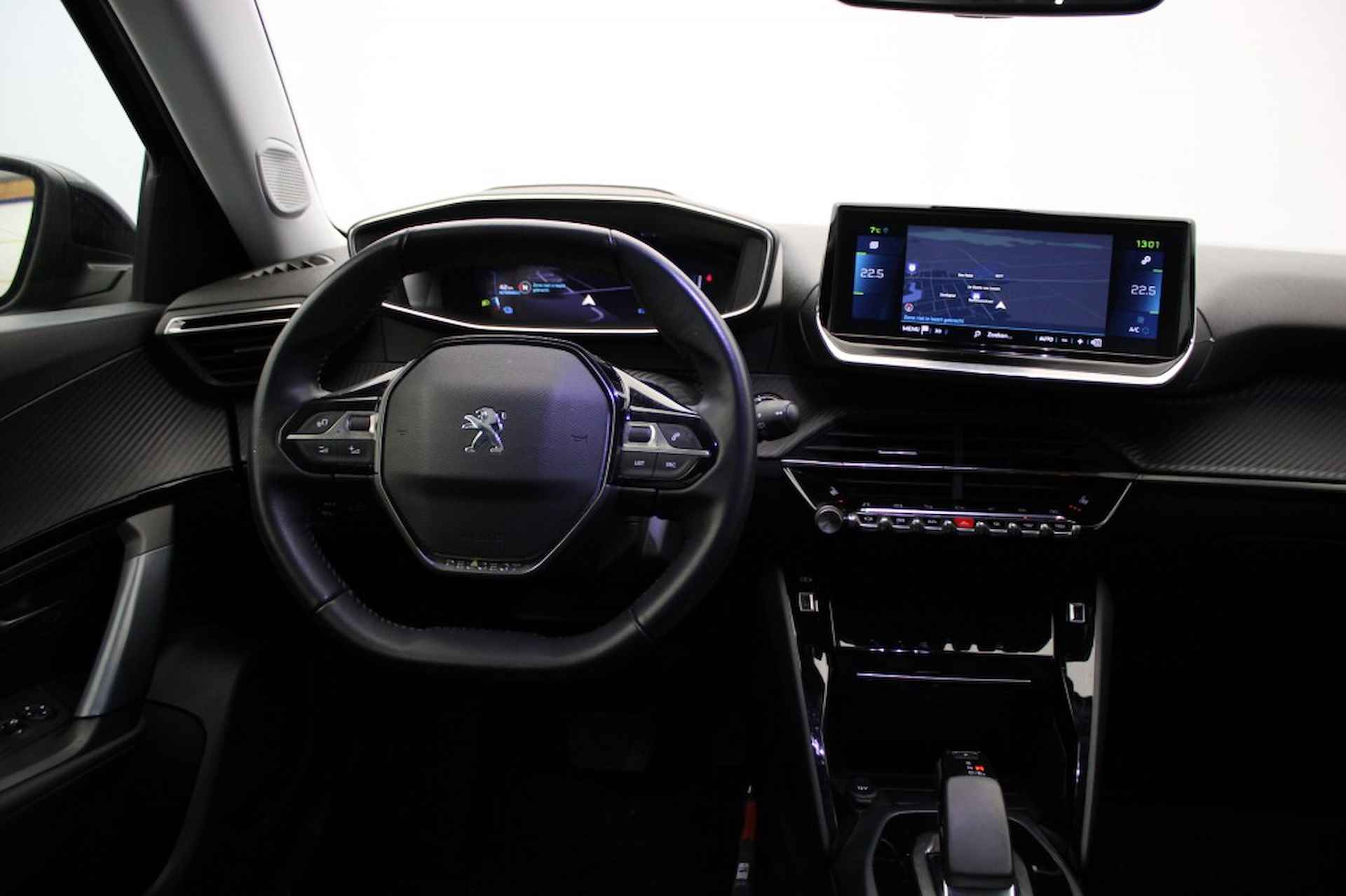 PEUGEOT 2008 e-2008 EV Allure 50 kWh - Digital Cockpit, Carplay - 4/32