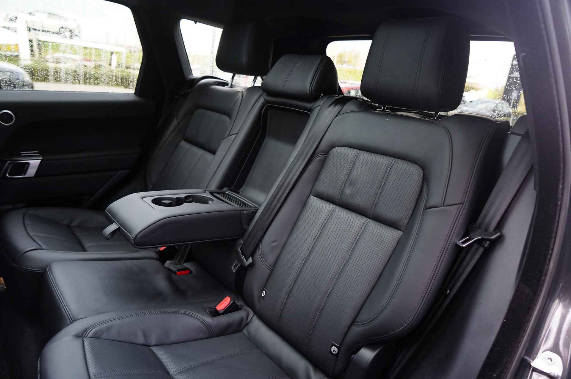 Land Rover Range Rover Sport P400e HSE | 2 jaar garantie | Stoelverwarming | 22" Lichtmetalen Velgen | Panoramadak | - 12/30