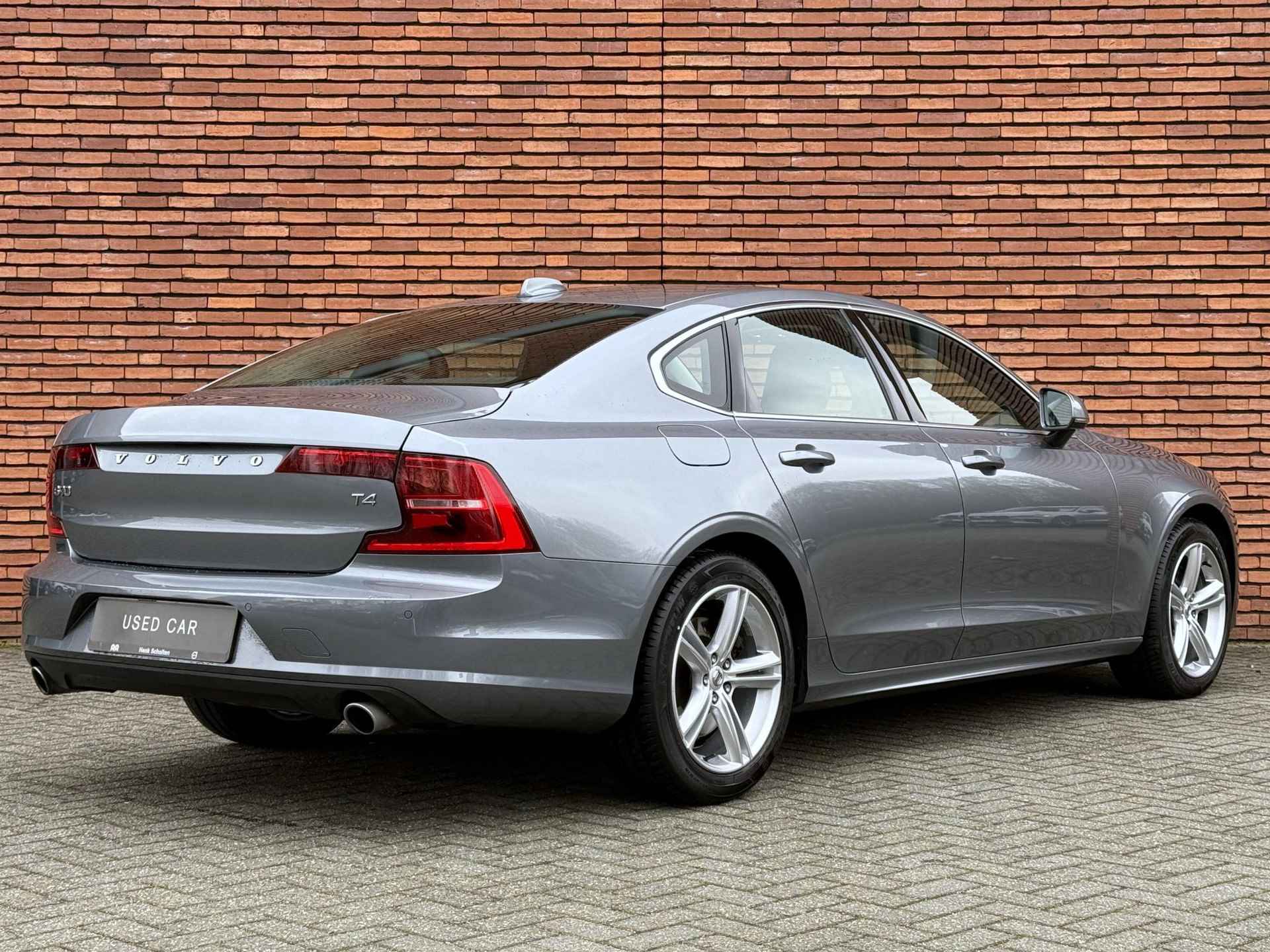 Volvo S90 T4 AUT8 191PK Momentum | Trekhaak | Parkeersensoren | Verwarmbare Voor- en Achterstoelen | Apple Carplay/Android Auto | Keyless Entry | Navigatiesysteem | Navigatiesysteem | Elektrische Achterklep | Standkachel | Drivers Display 12" | Elektrisch Verstelbare Lendensteunen - 2/22