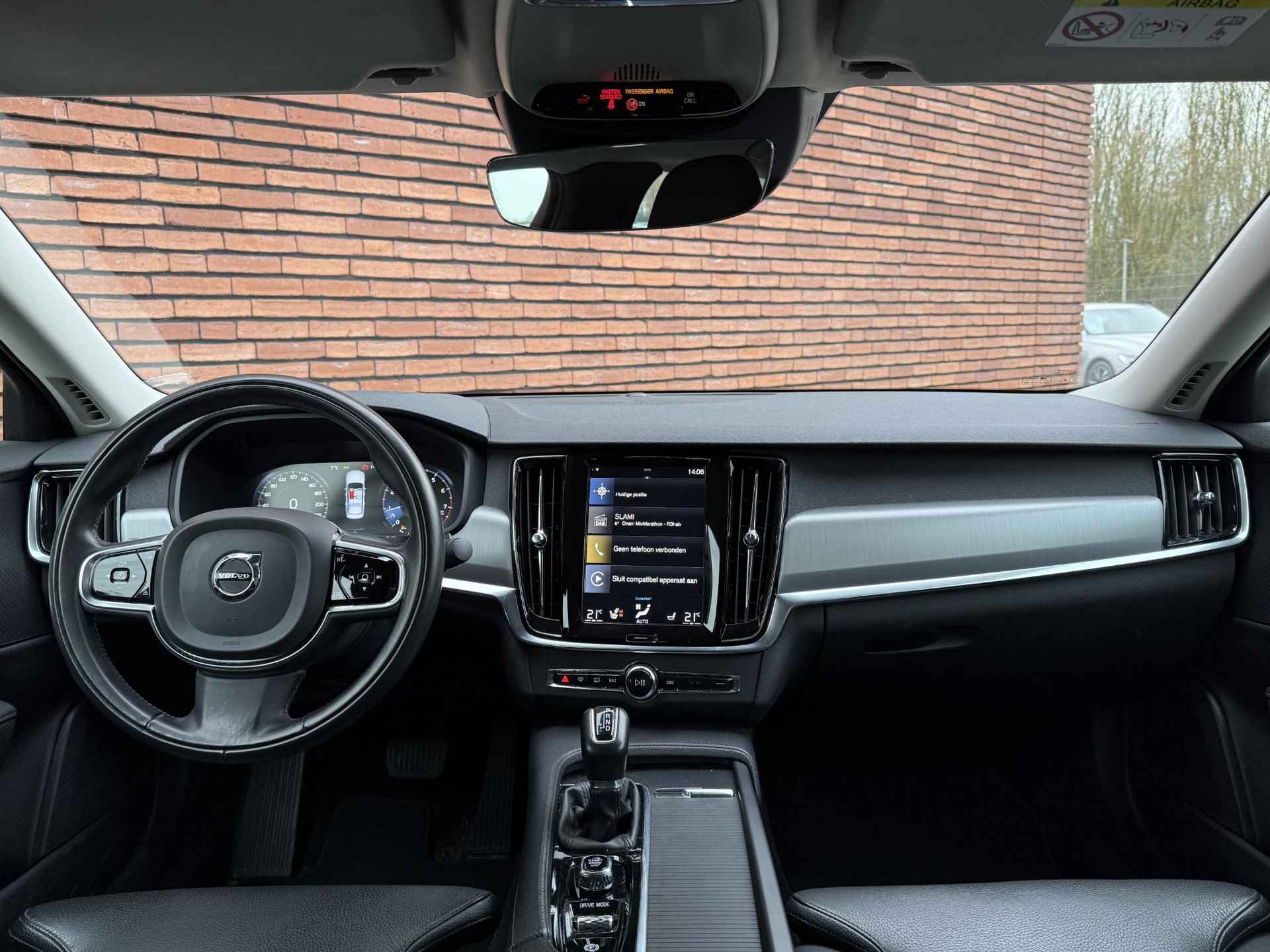 Volvo S90 T4 AUT8 191PK Momentum | Trekhaak | Parkeersensoren | Verwarmbare Voor- en Achterstoelen | Apple Carplay/Android Auto | Keyless Entry | Navigatiesysteem | Navigatiesysteem | Elektrische Achterklep | Standkachel | Drivers Display 12" | Elektrisch Verstelbare Lendensteunen - 4/22