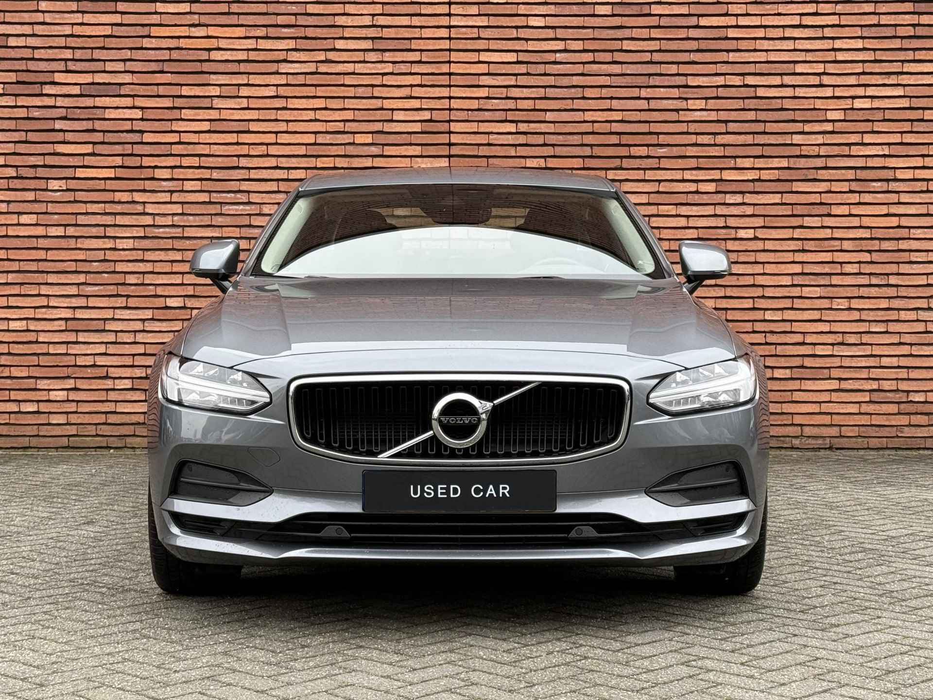 Volvo S90 T4 AUT8 191PK Momentum | Trekhaak | Parkeersensoren | Verwarmbare Voor- en Achterstoelen | Apple Carplay/Android Auto | Keyless Entry | Navigatiesysteem | Navigatiesysteem | Elektrische Achterklep | Standkachel | Drivers Display 12" | Elektrisch Verstelbare Lendensteunen - 17/22