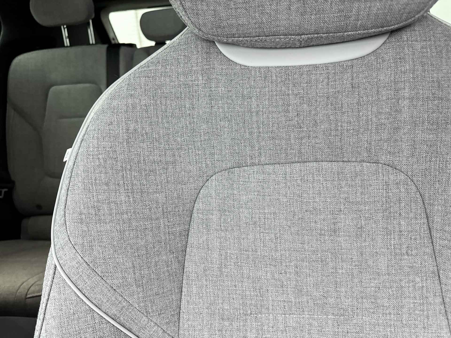 Volvo EX30 Single Motor Extended Range Ultra | Mist wool blend bekleding | Stoel/stuurverwarming | Getint glas | 360 Camera | Elektrische s - 29/32