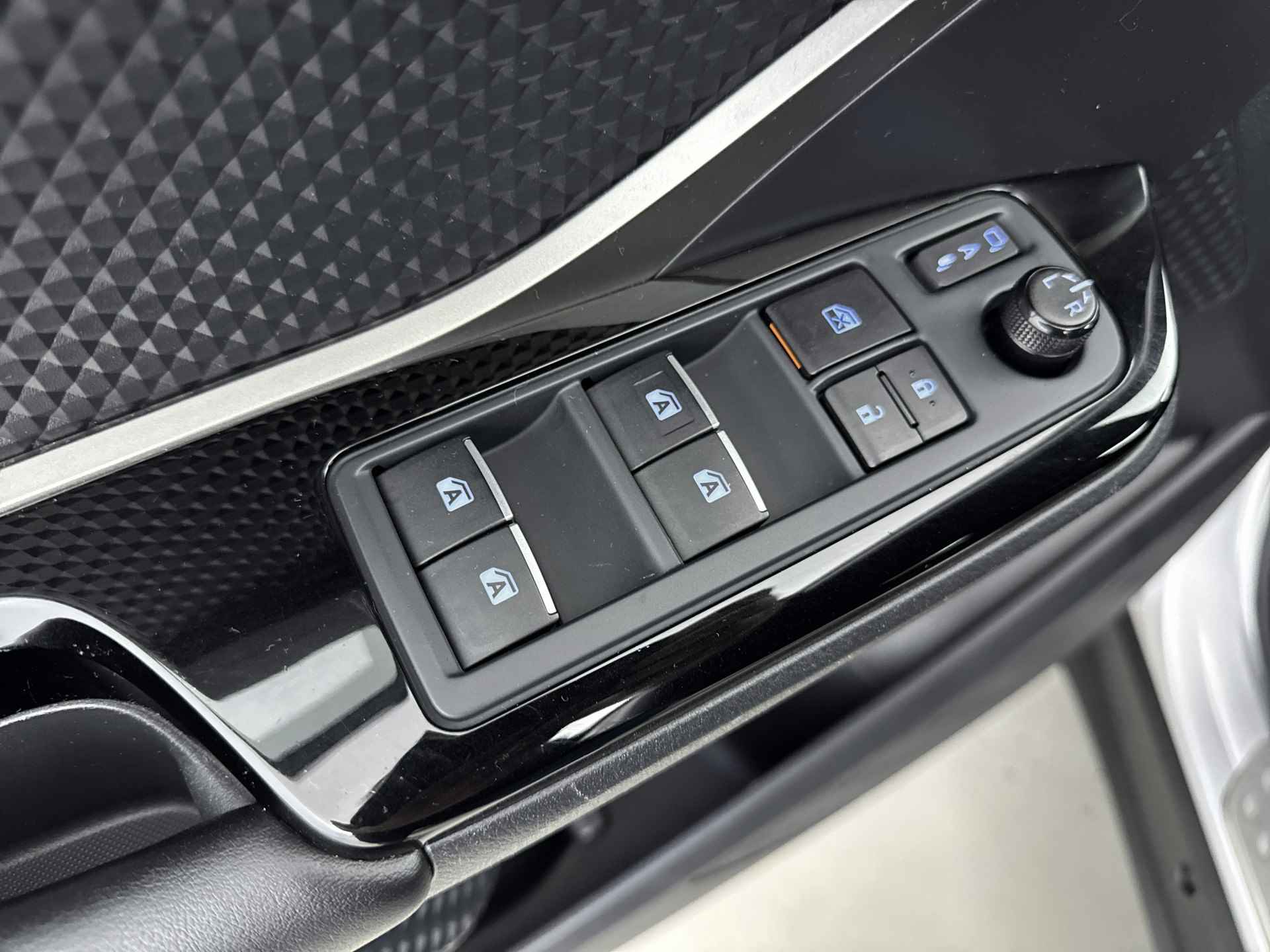 Toyota C-HR 1.8 Hybrid Style Limited | Stoel & Stuurverwarming | Adaptive cuise control | Navigatie | - 32/40