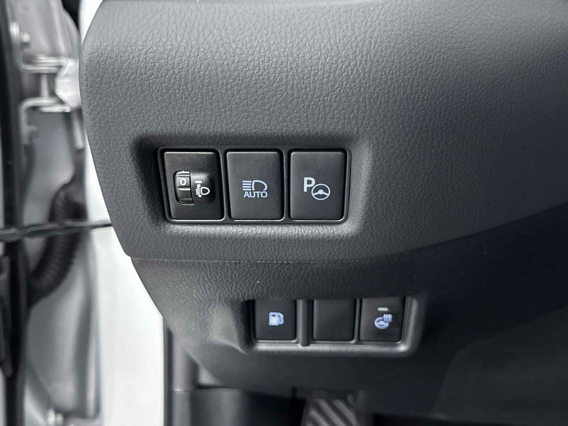 Toyota C-HR 1.8 Hybrid Style Limited | Stoel & Stuurverwarming | Adaptive cuise control | Navigatie | - 33/40