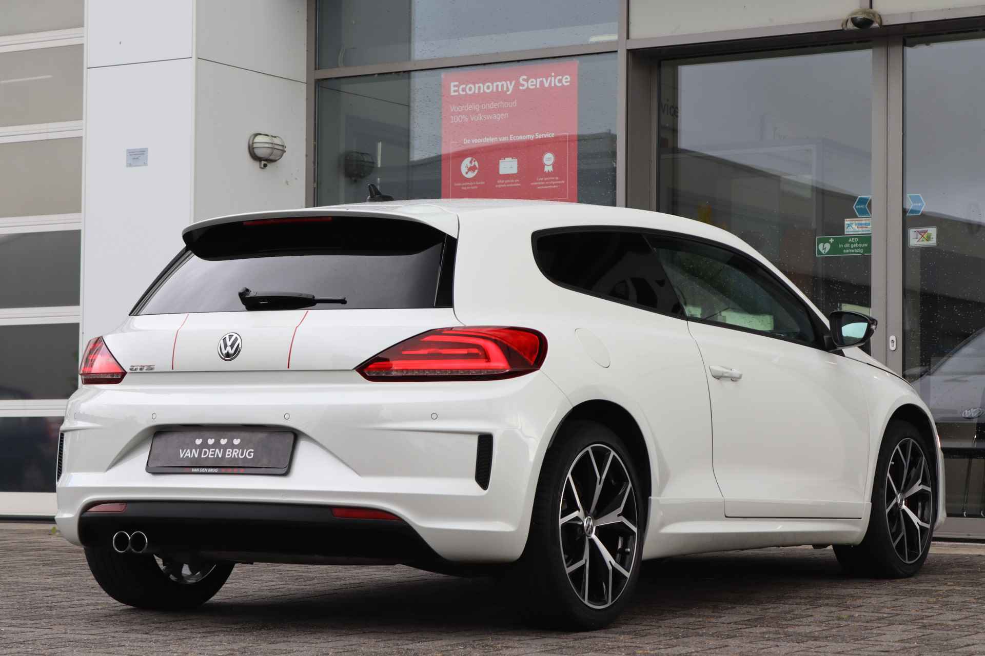 Volkswagen Scirocco 2.0 TSI 220 pk GTS | Navigatie | PDC | Climatronic | 18'' LM | Cruise | Stoelverwarming | - 9/40