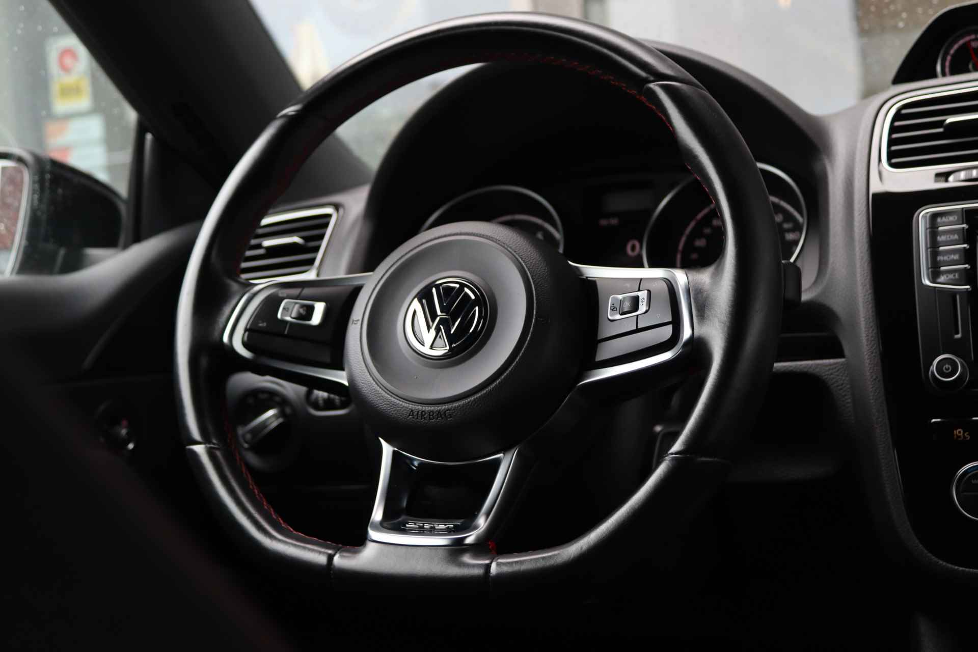 Volkswagen Scirocco 2.0 TSI 220 pk GTS | Navigatie | PDC | Climatronic | 18'' LM | Cruise | Stoelverwarming | - 17/40