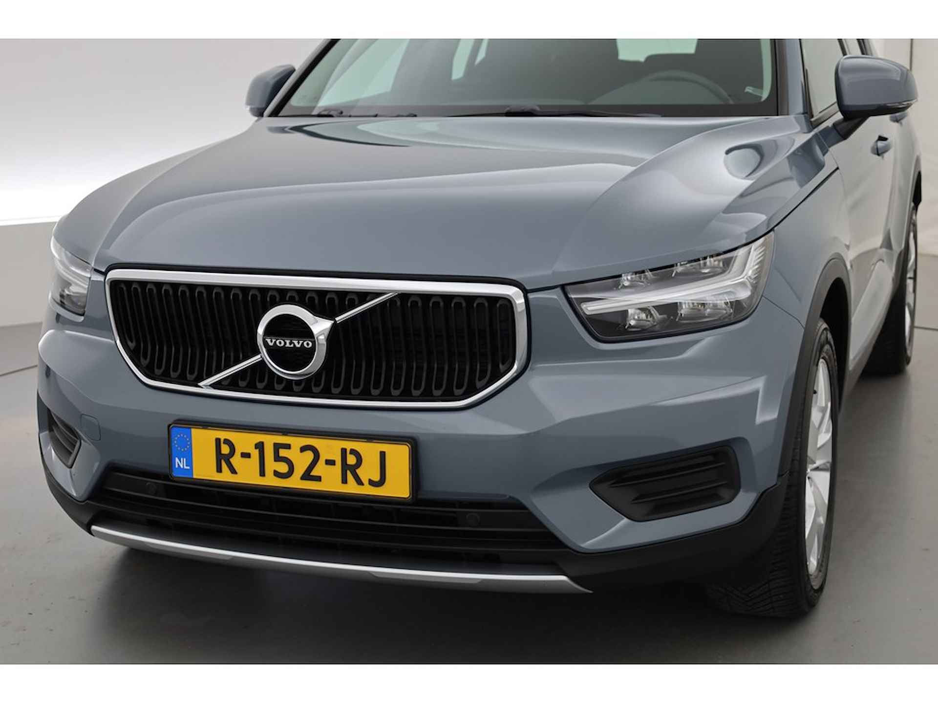 Volvo XC40 1.5 163PK T3 Momentum Business, Navi, pdc, LED - 2/29