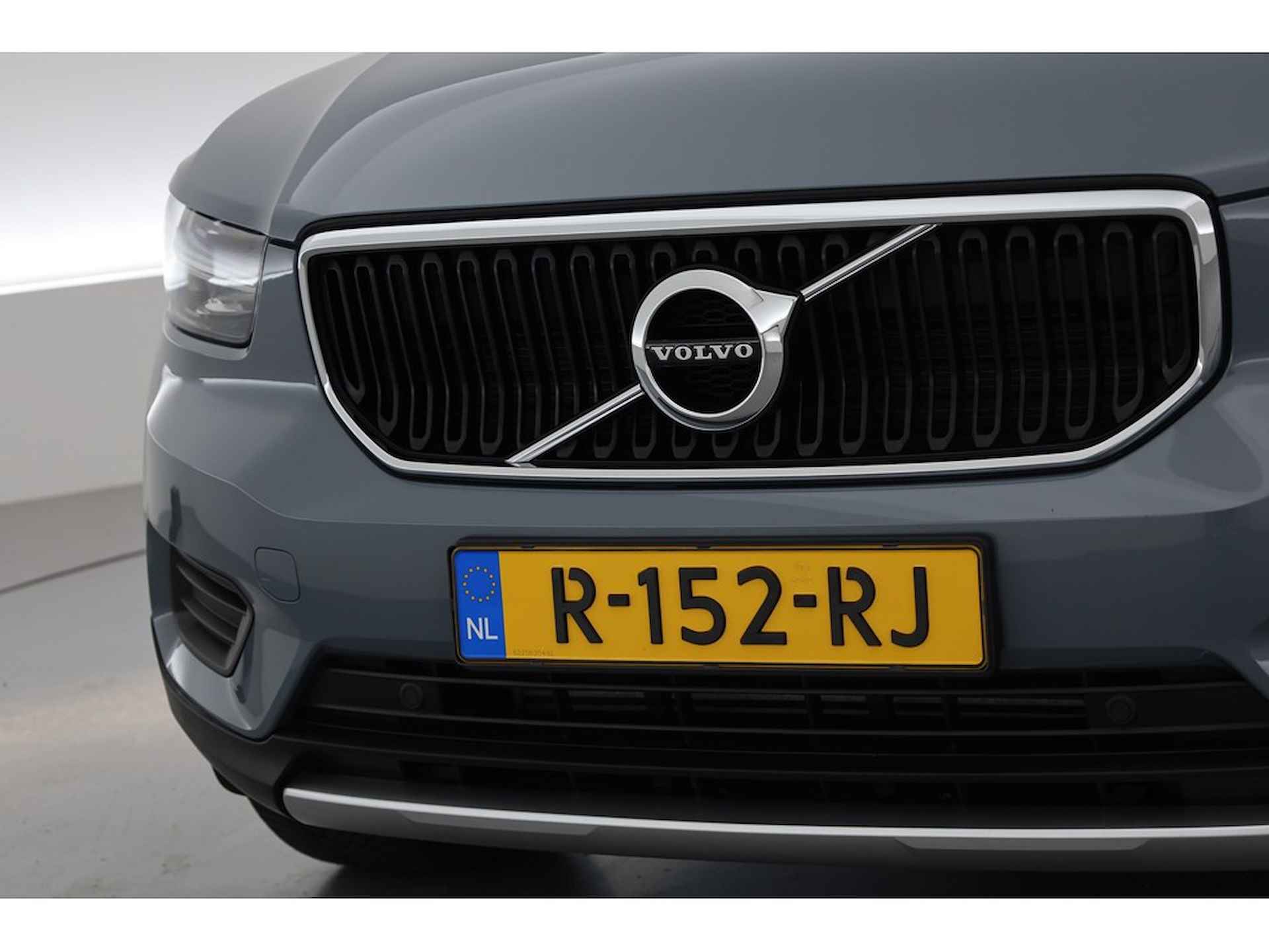 Volvo XC40 1.5 163PK T3 Momentum Business, Navi, pdc, LED - 3/29