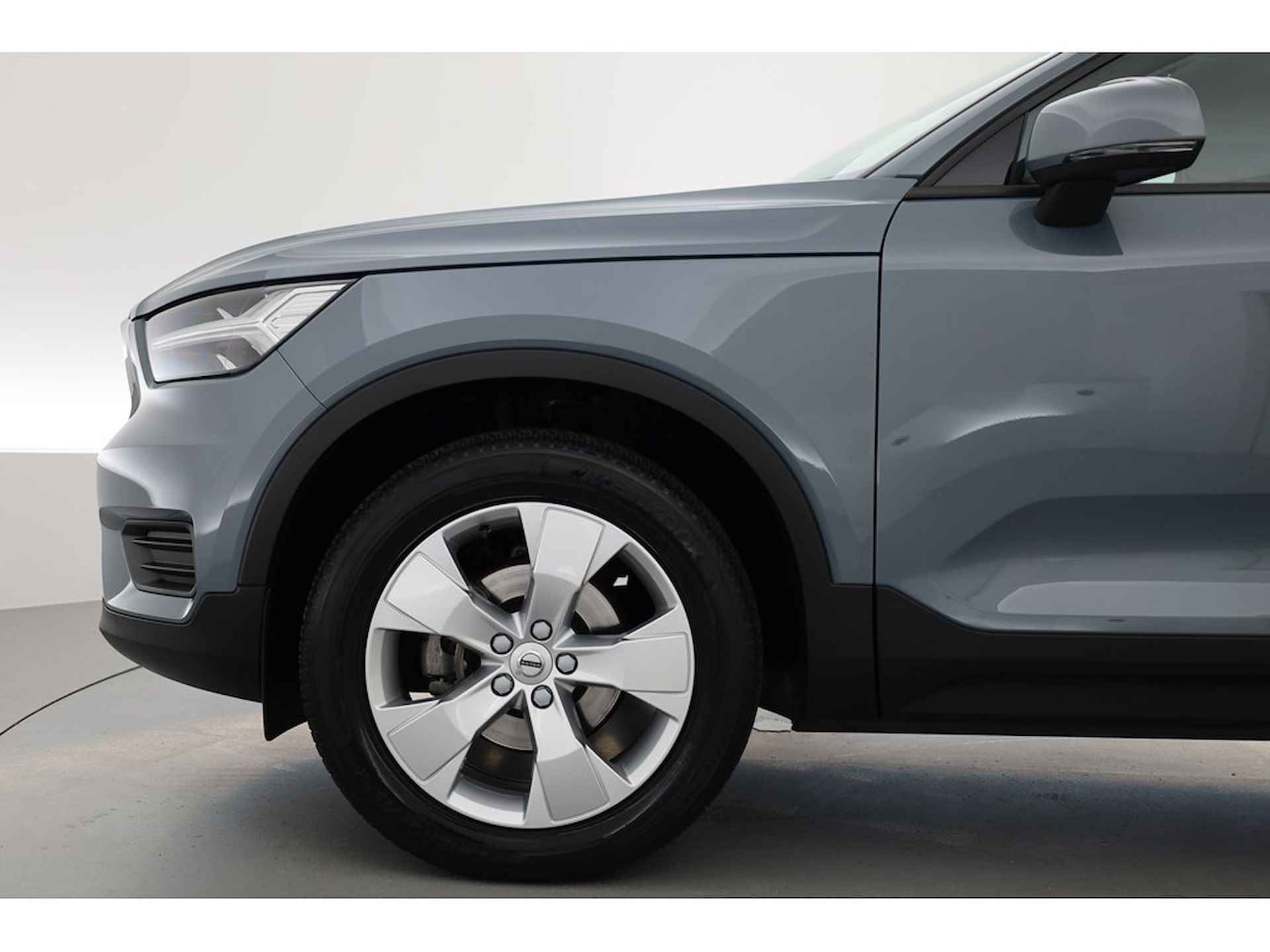 Volvo XC40 1.5 163PK T3 Momentum Business, Navi, pdc, LED - 4/29