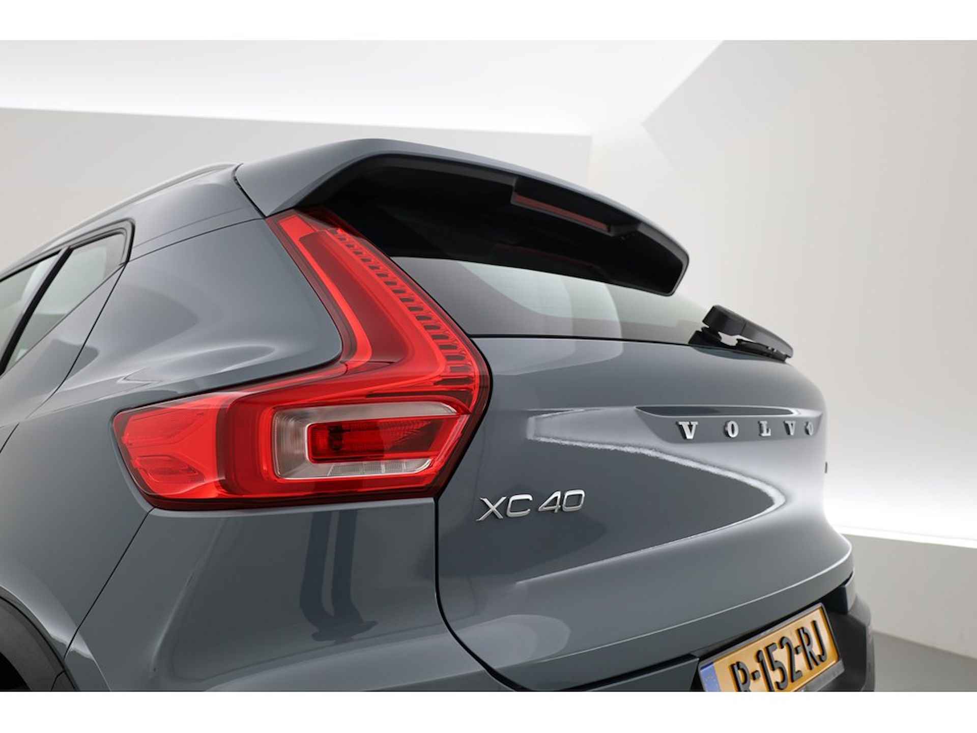 Volvo XC40 1.5 163PK T3 Momentum Business, Navi, pdc, LED - 5/29