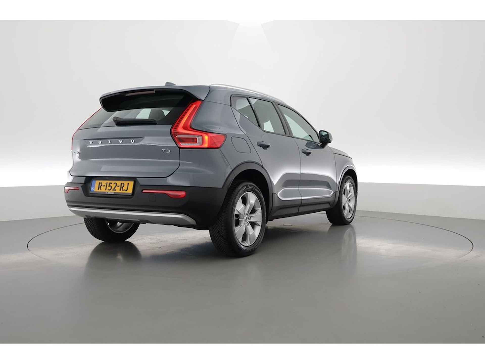 Volvo XC40 1.5 163PK T3 Momentum Business, Navi, pdc, LED - 7/29