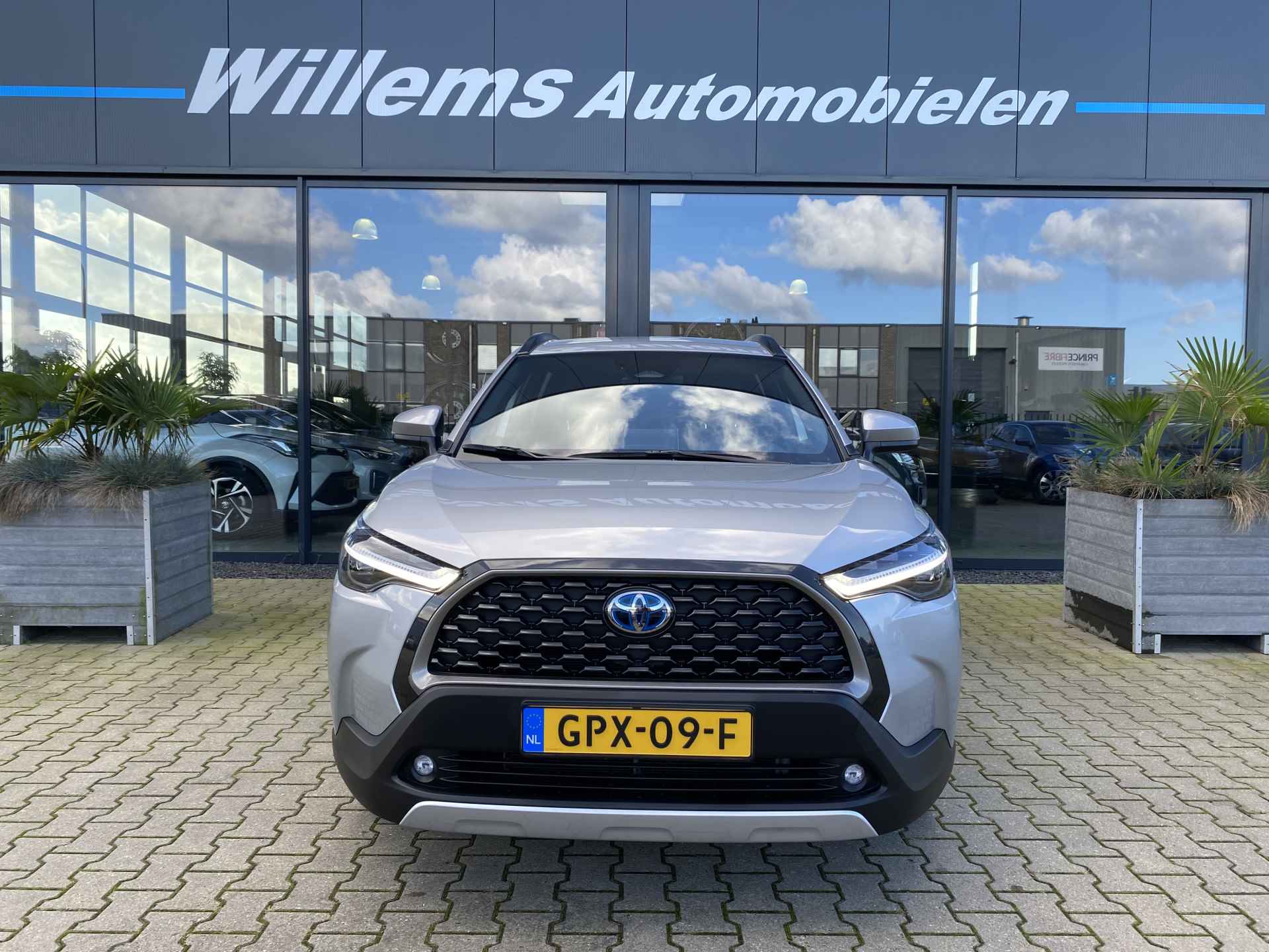 Toyota Corolla Cross 2.0 Hybrid Style 153PK Adap Cruise & Apple Carplay & Navi & Stuur - Stoelverwarming - 2/32