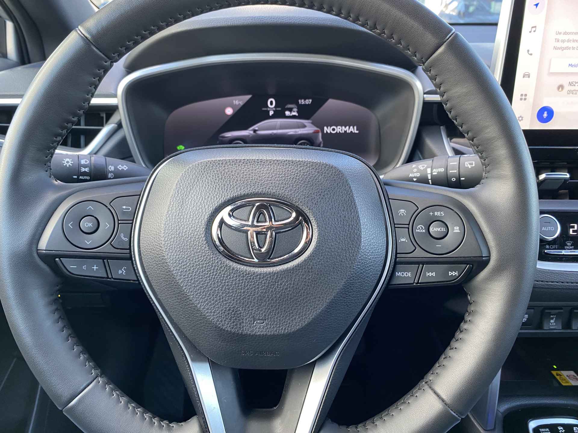 Toyota Corolla Cross 2.0 Hybrid Style 153PK Adap Cruise & Apple Carplay & Navi & Stuur - Stoelverwarming - 16/32