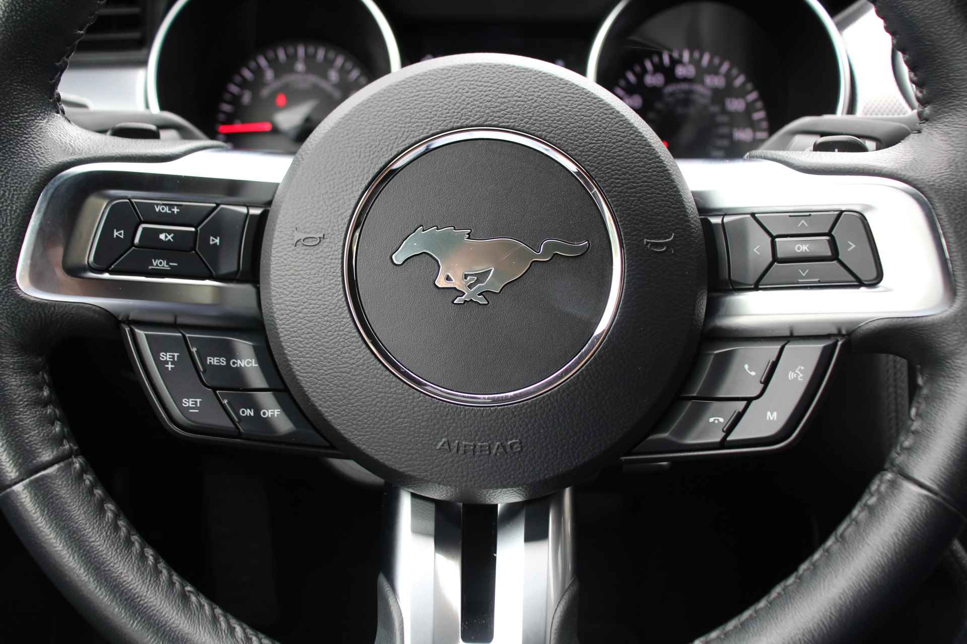 Ford Mustang Fastback 2.3EB AUTOMAAT | 1e EIGENAAR! | PERFORMANCE UITLAAT | DEALER ONDERHOUDEN! | NAVI (INCL APPLE CARPLAY & ANDROID AUTO | C - 28/44