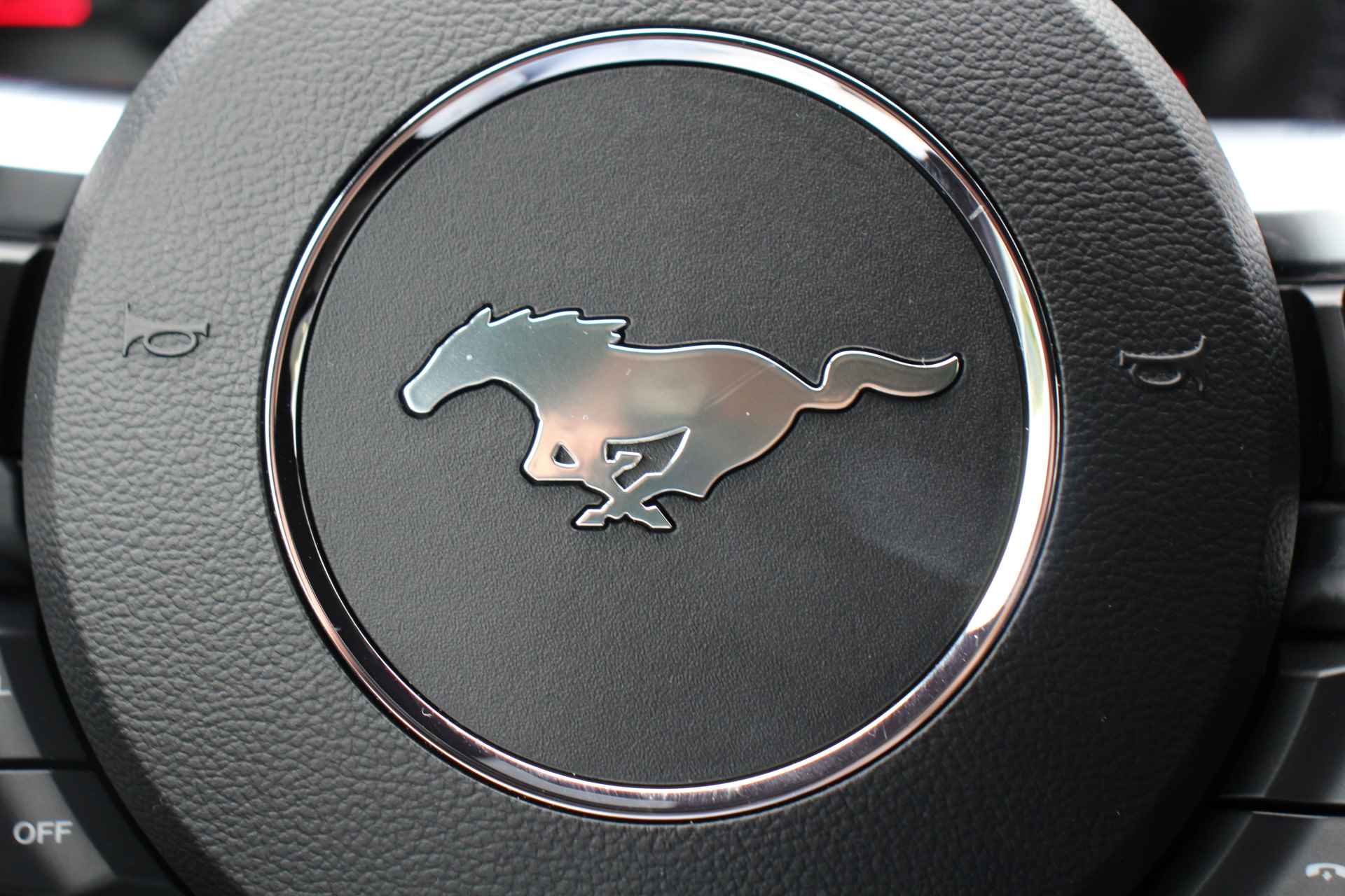 Ford Mustang Fastback 2.3EB AUTOMAAT | 1e EIGENAAR! | PERFORMANCE UITLAAT | DEALER ONDERHOUDEN! | NAVI (INCL APPLE CARPLAY & ANDROID AUTO | C - 32/44