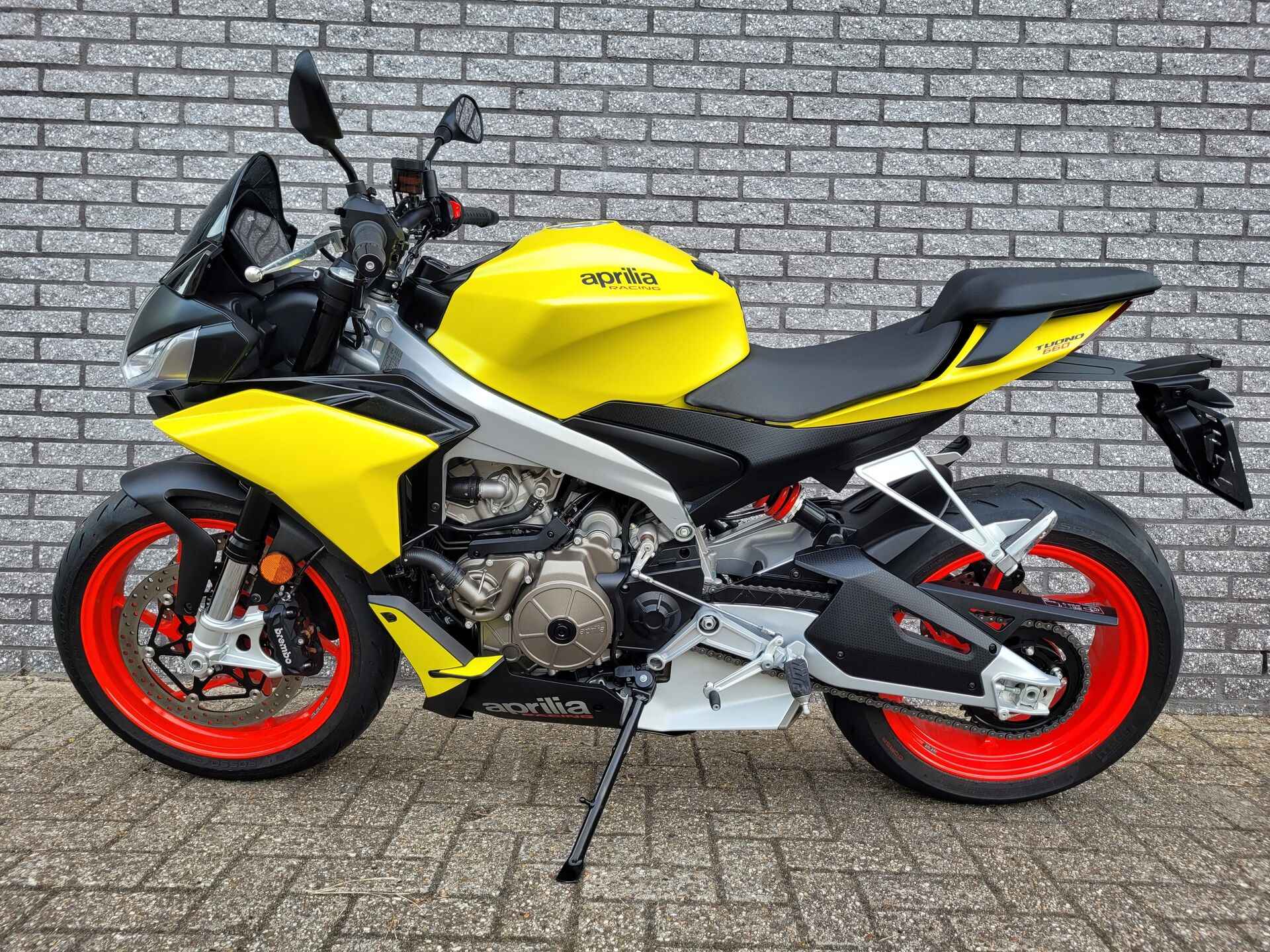 Aprilia Tuono 660 - 3/6