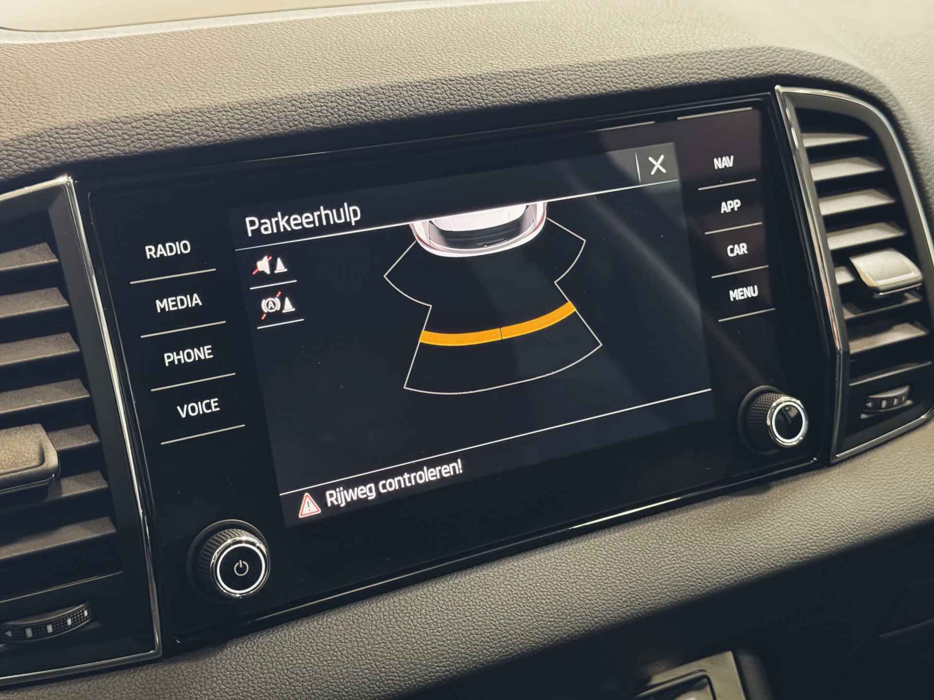 Škoda Karoq 1.5 TSI 150PK CARPLAY NAVI VIR.COCKPIT STOEL/STUUR VERW. ADAP.CRUISE 2024 - 6/81