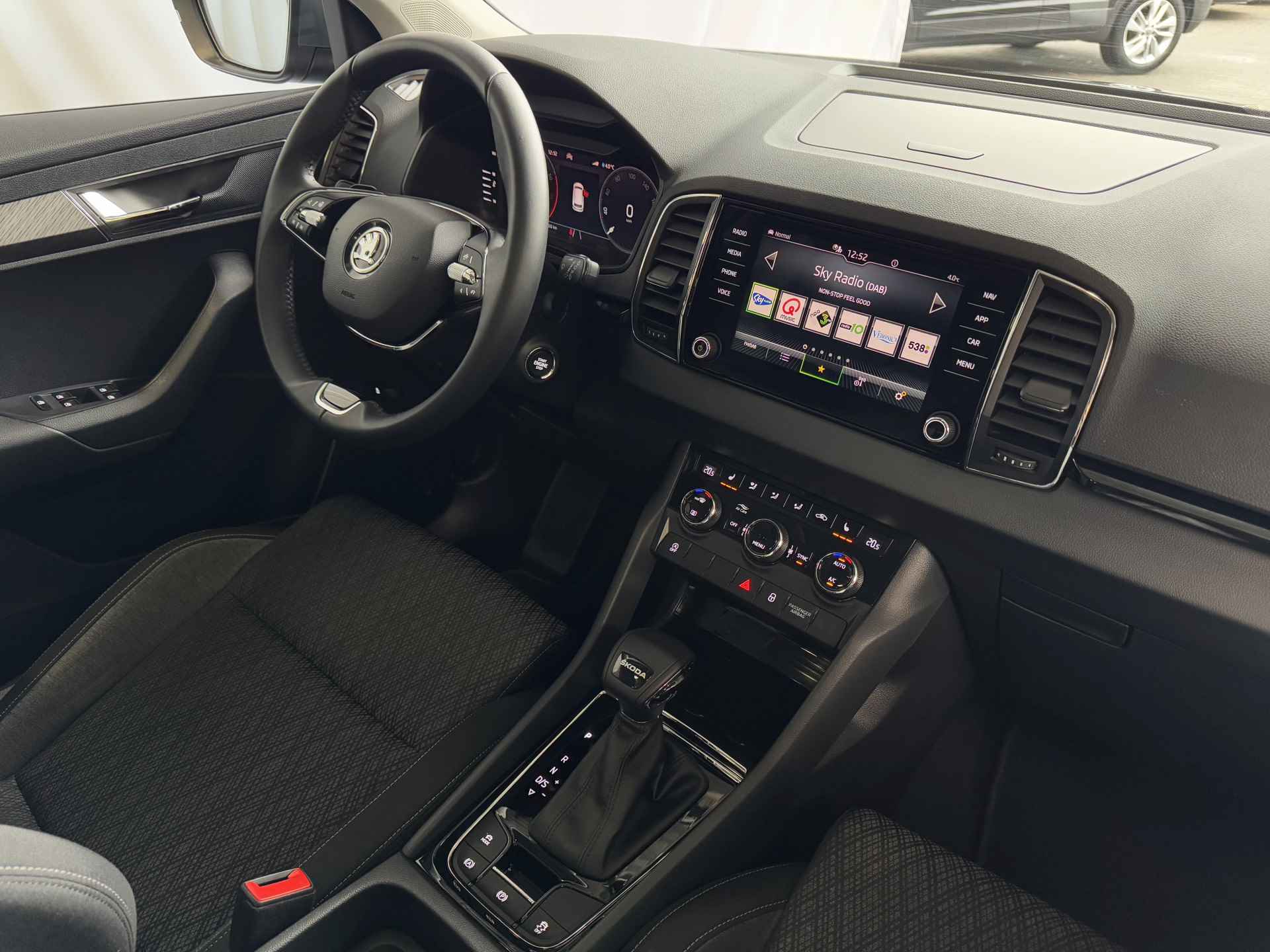 Škoda Karoq 1.5 TSI 150PK CARPLAY NAVI VIR.COCKPIT STOEL/STUUR VERW. ADAP.CRUISE 2024 - 31/81