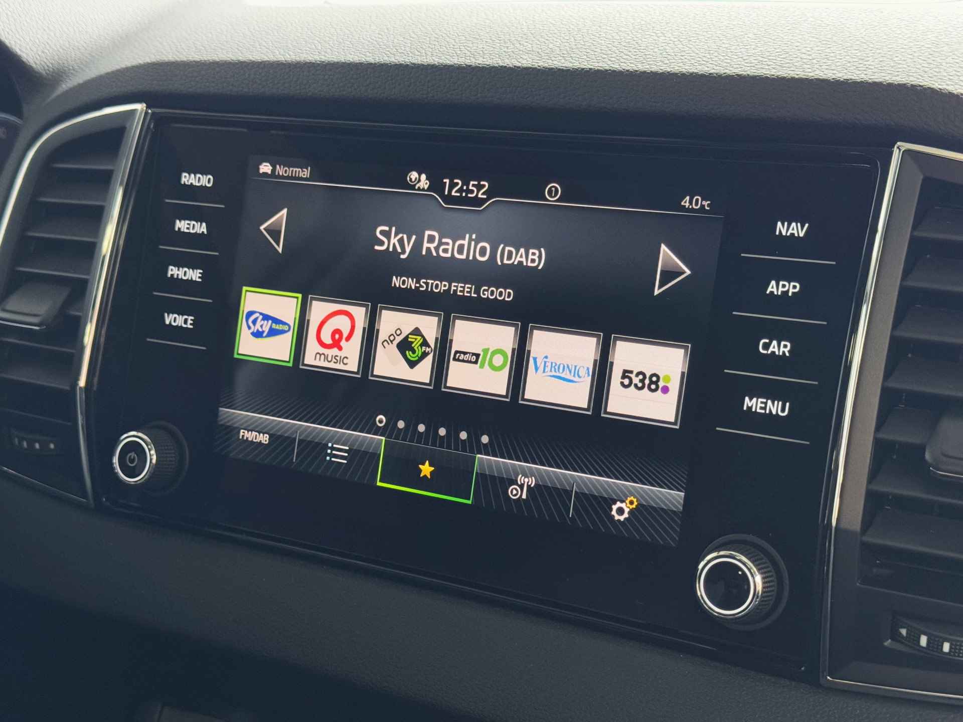 Škoda Karoq 1.5 TSI 150PK CARPLAY NAVI VIR.COCKPIT STOEL/STUUR VERW. ADAP.CRUISE 2024 - 32/81