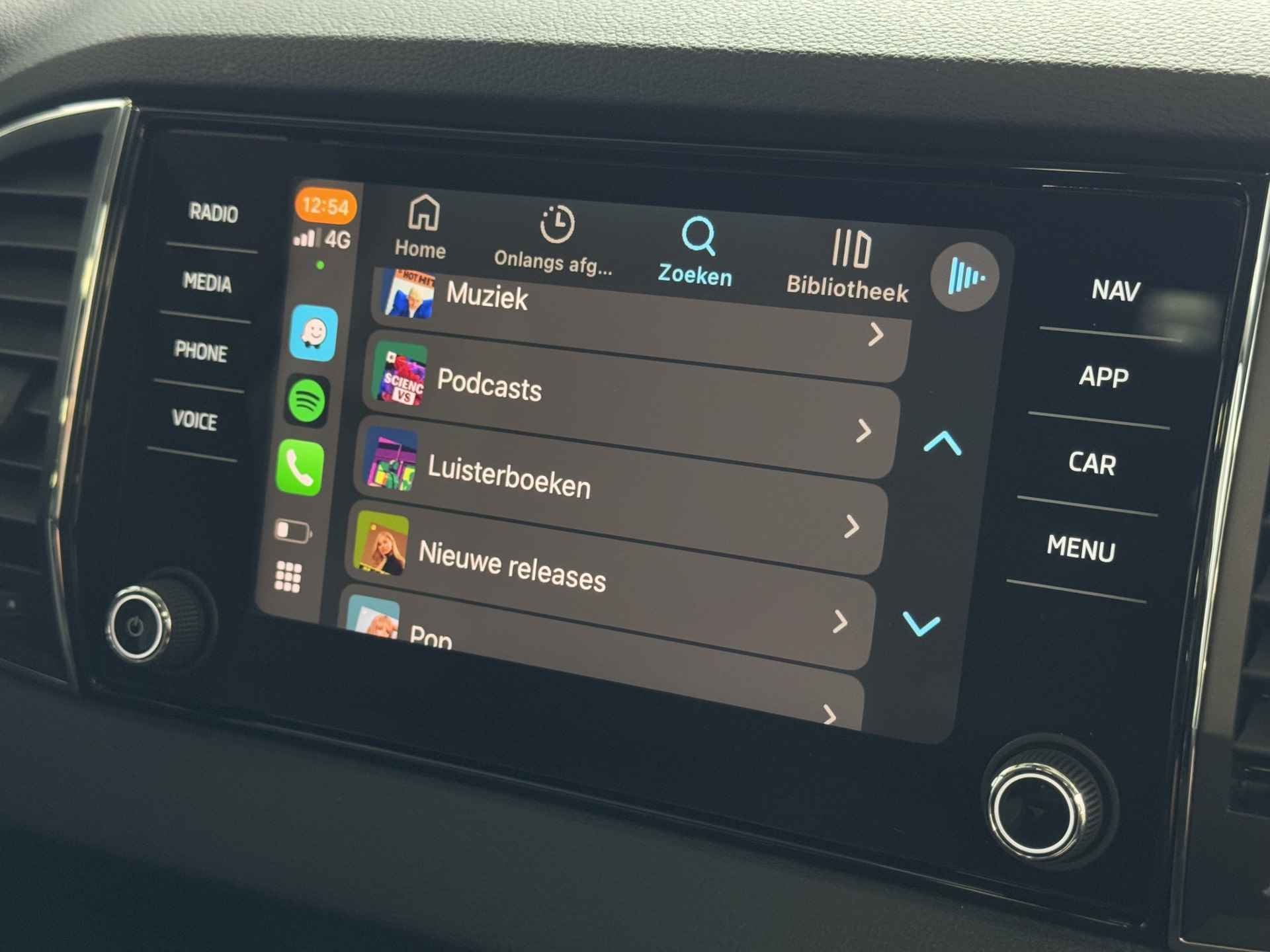 Škoda Karoq 1.5 TSI 150PK CARPLAY NAVI VIR.COCKPIT STOEL/STUUR VERW. ADAP.CRUISE 2024 - 37/81