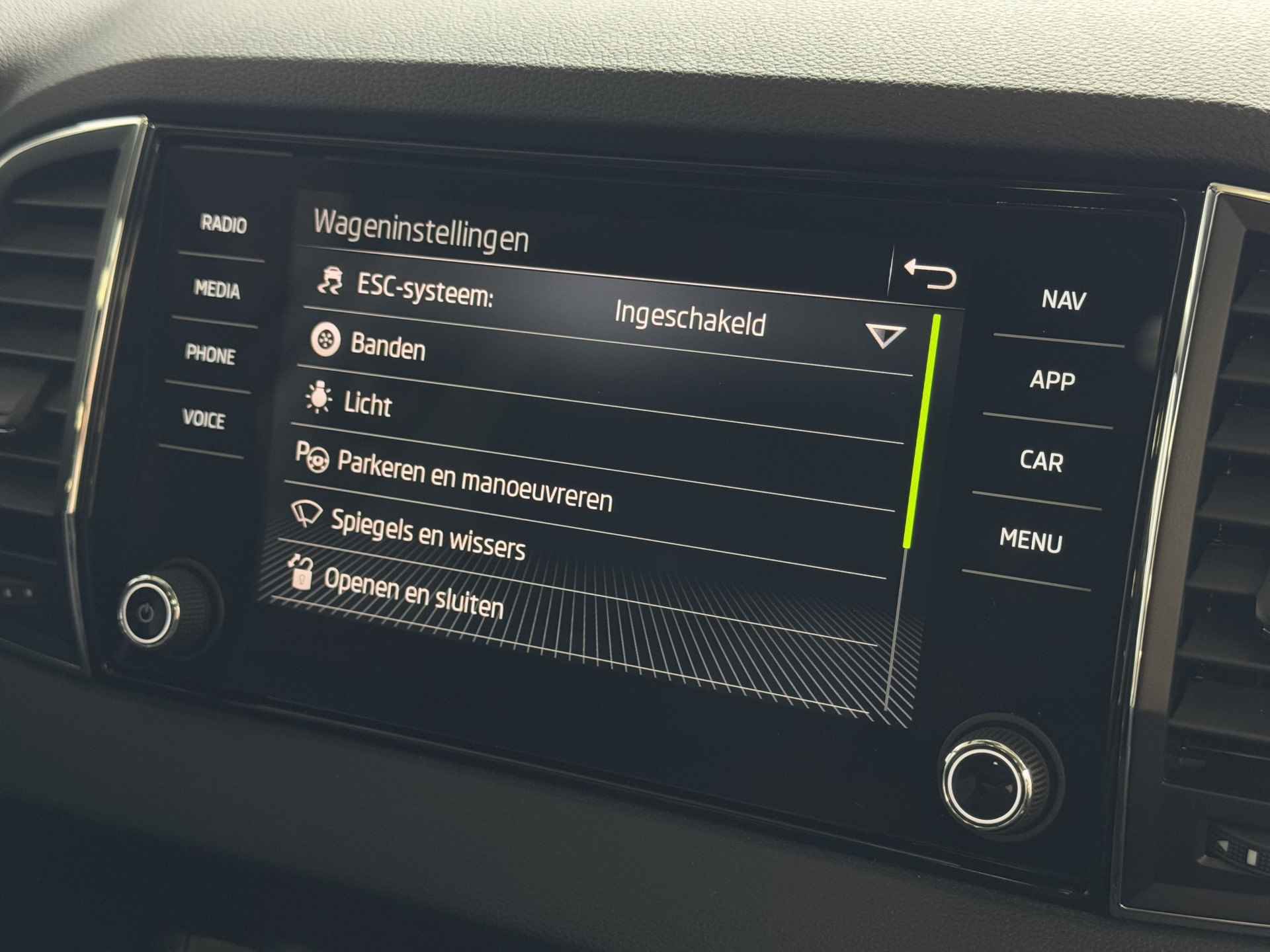 Škoda Karoq 1.5 TSI 150PK CARPLAY NAVI VIR.COCKPIT STOEL/STUUR VERW. ADAP.CRUISE 2024 - 41/81