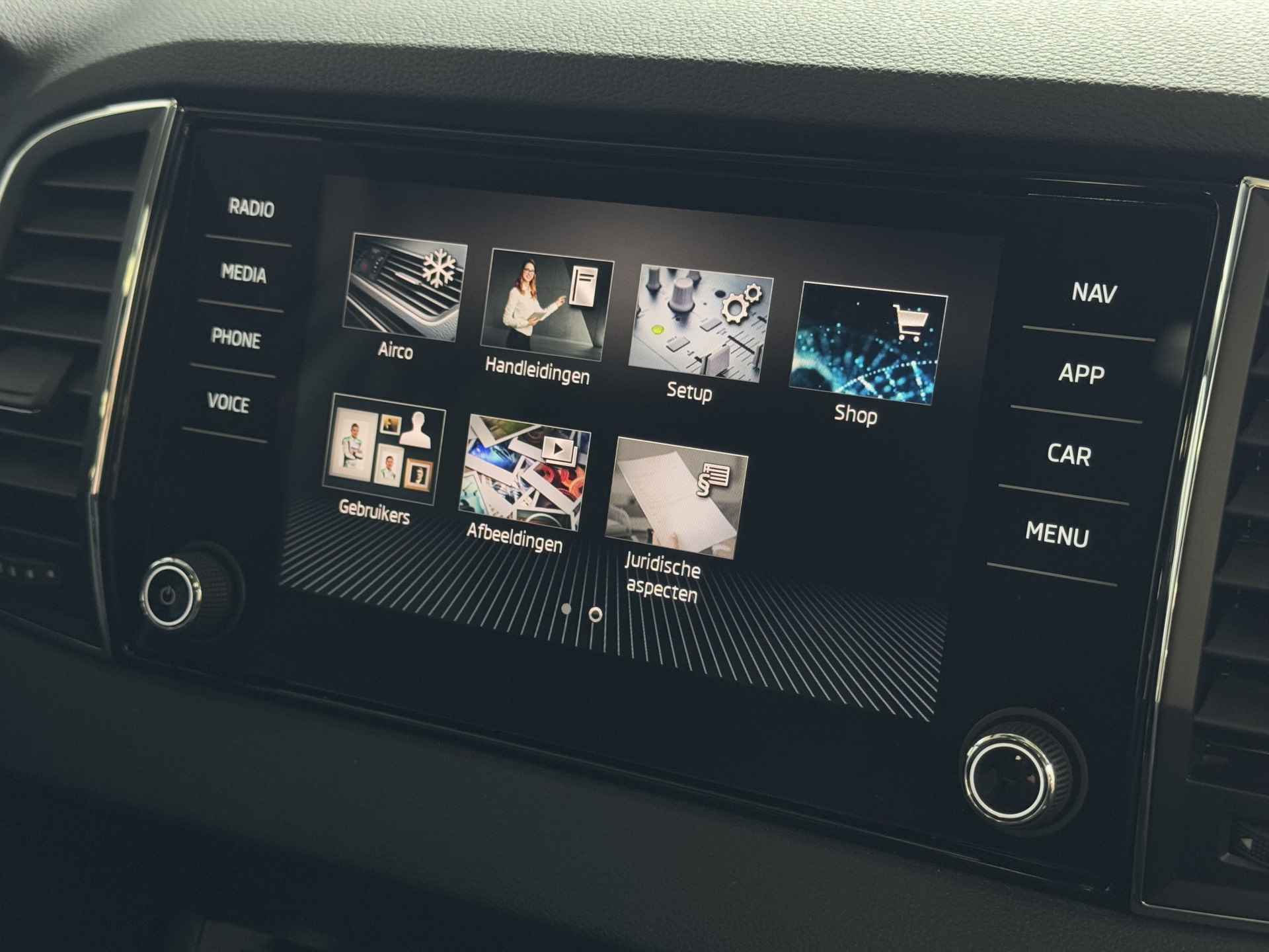 Škoda Karoq 1.5 TSI 150PK CARPLAY NAVI VIR.COCKPIT STOEL/STUUR VERW. ADAP.CRUISE 2024 - 43/81