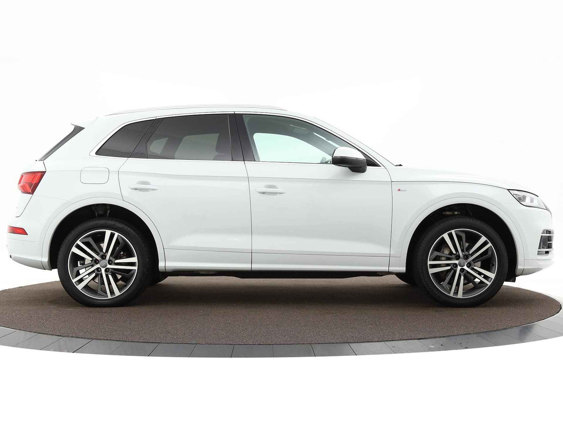 Audi Q5 55 TFSIe 367pk S-tronic quattro Competition · S-Line · Navi · ACC · P-Sensoren · Keyless · Elek. Achterklep · Smartphone Interface · 20'' Inch · - 37/47