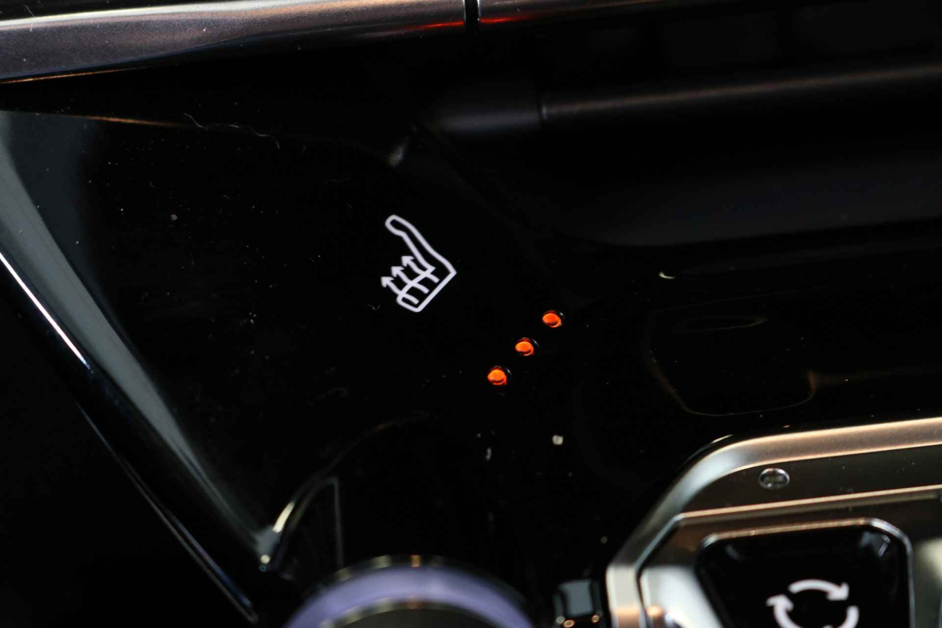 Peugeot e-208 EV 50 kWh e-Style 136pk | Nieuw Model | Navi | Clima | Cruise | Stoelverwarming | Parkeersensoren V+A | Apple Carplay/Android Auto | LED | DAB | 16" Lichtmetaal | - 34/40