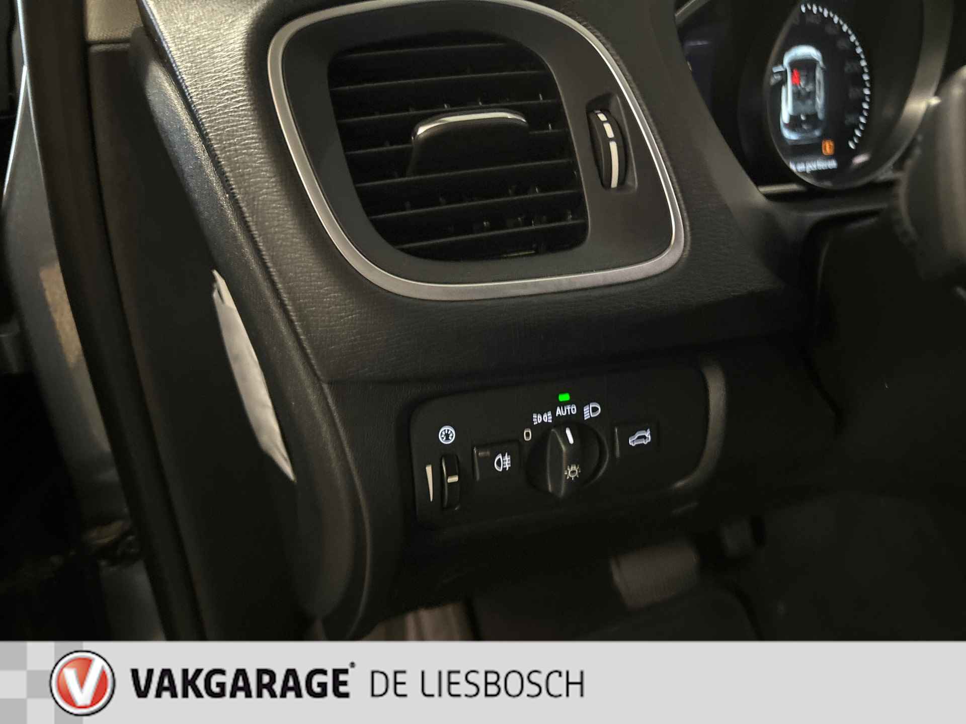 Volvo V40 1.5 T2 Polar+ navi ,stoelverw,dealer onderhouden origineel nederlands - 14/28