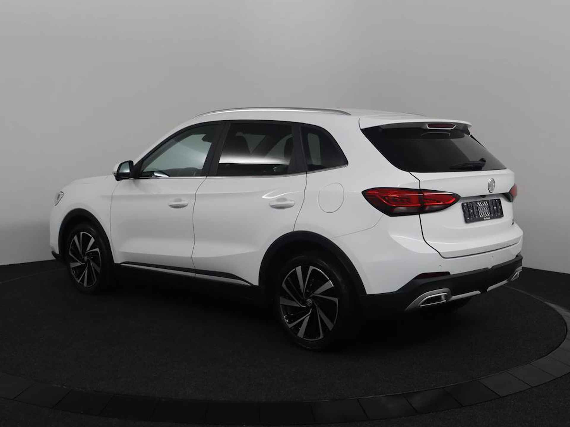 MG ZS Hybrid + Luxury PRIMEUR: NU IN DE SHOWROOM IN TYNAARLO - 10/48