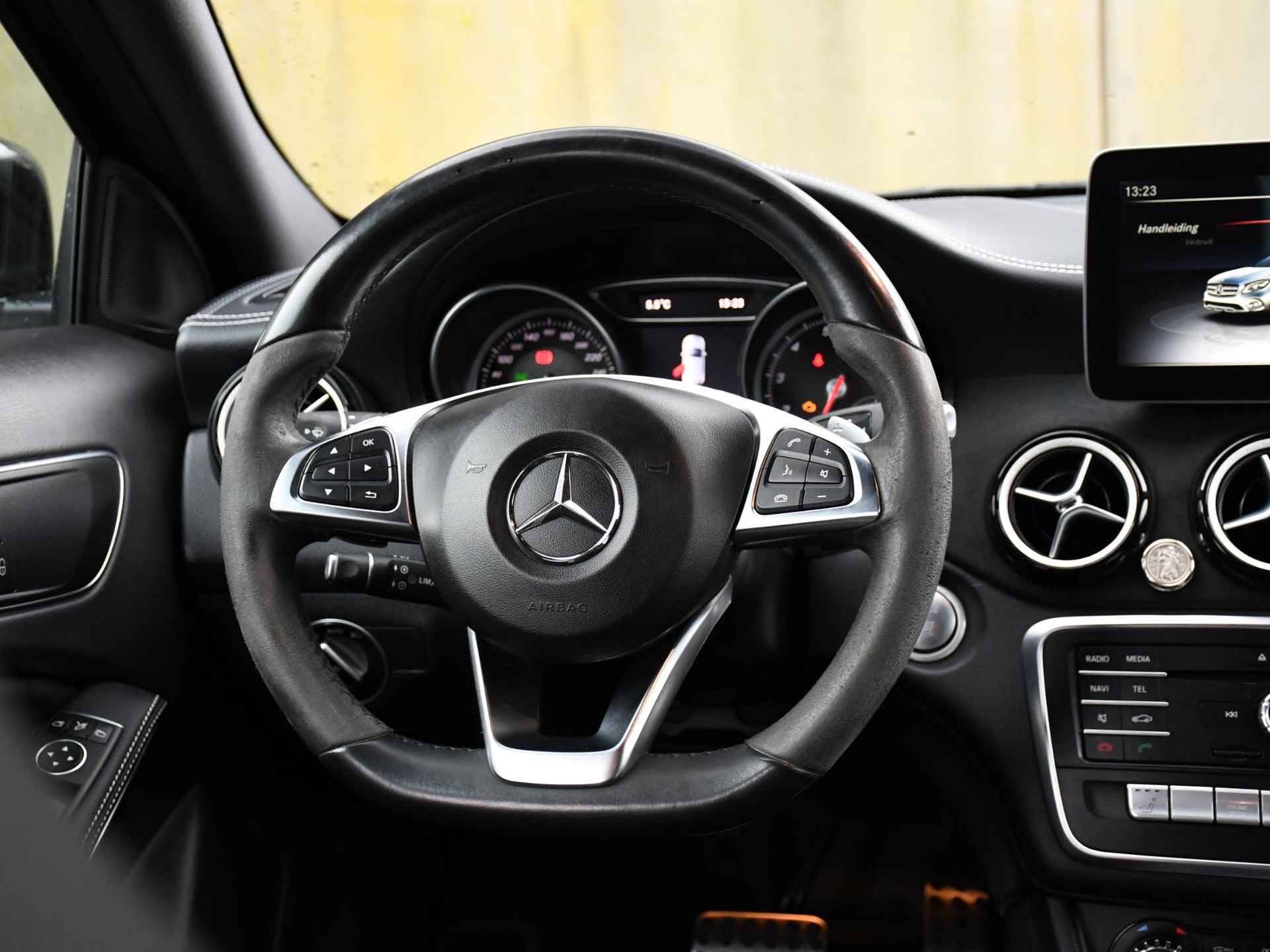 Mercedes-Benz GLA-klasse 200 Premium Plus 156pk Automaat HALF-LEDER | 20''LM | DODE HOEK | NAVI | PDC | FLIPPERS | BLUETOOTH - 15/36